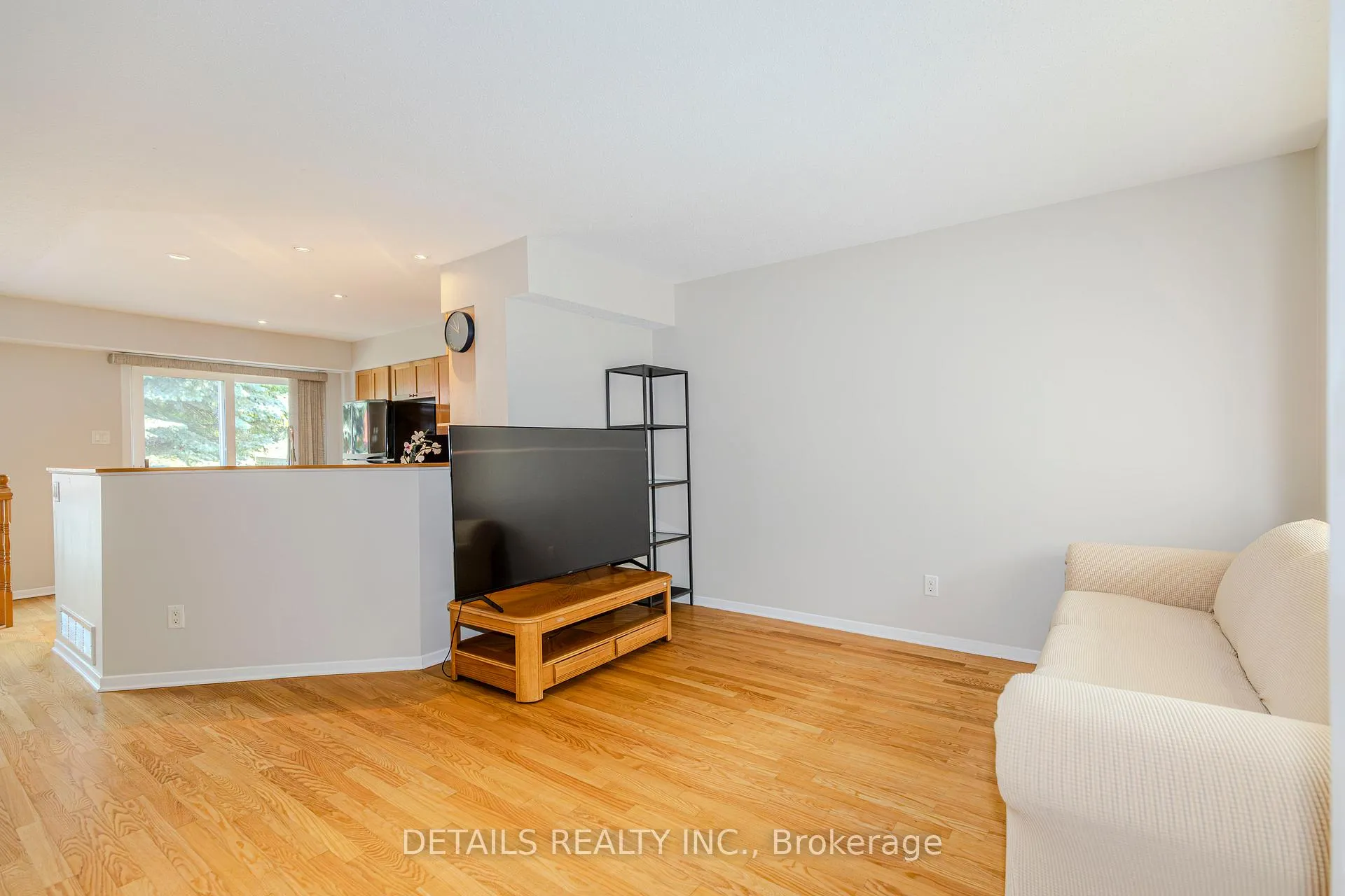 Photo 5 of 64 Scout Street, Ottawa, Central Park — HOMEH
