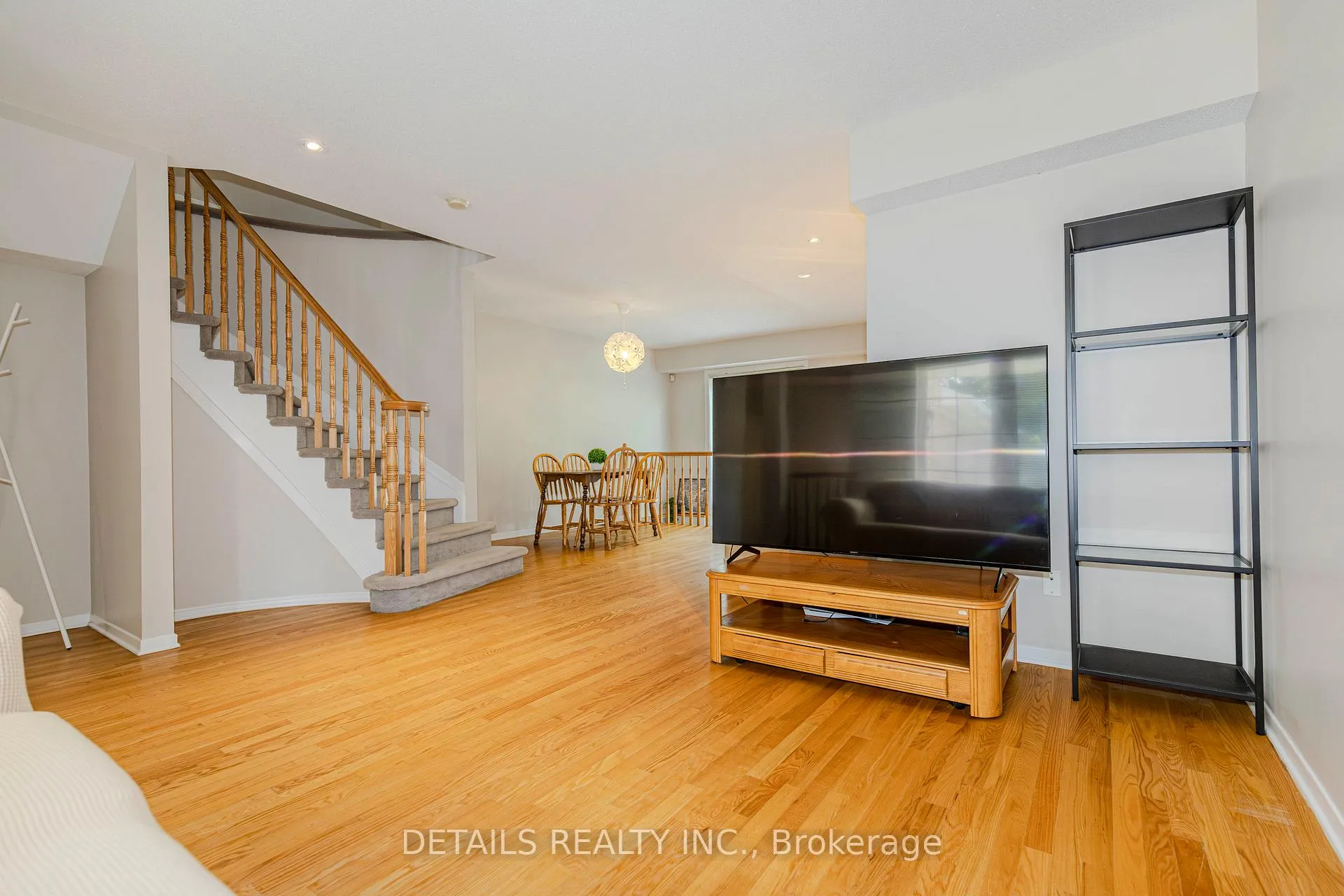 Photo 8 of 64 Scout Street, Ottawa, Central Park — HOMEH