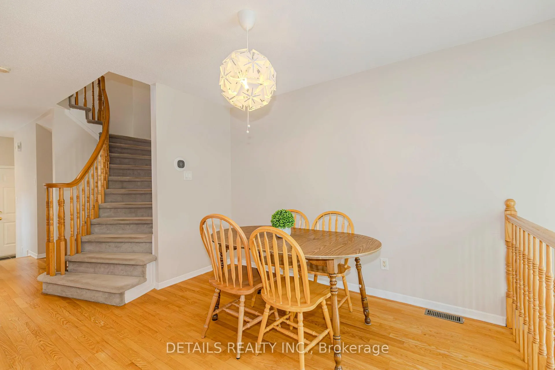 Photo 10 of 64 Scout Street, Ottawa, Central Park — HOMEH
