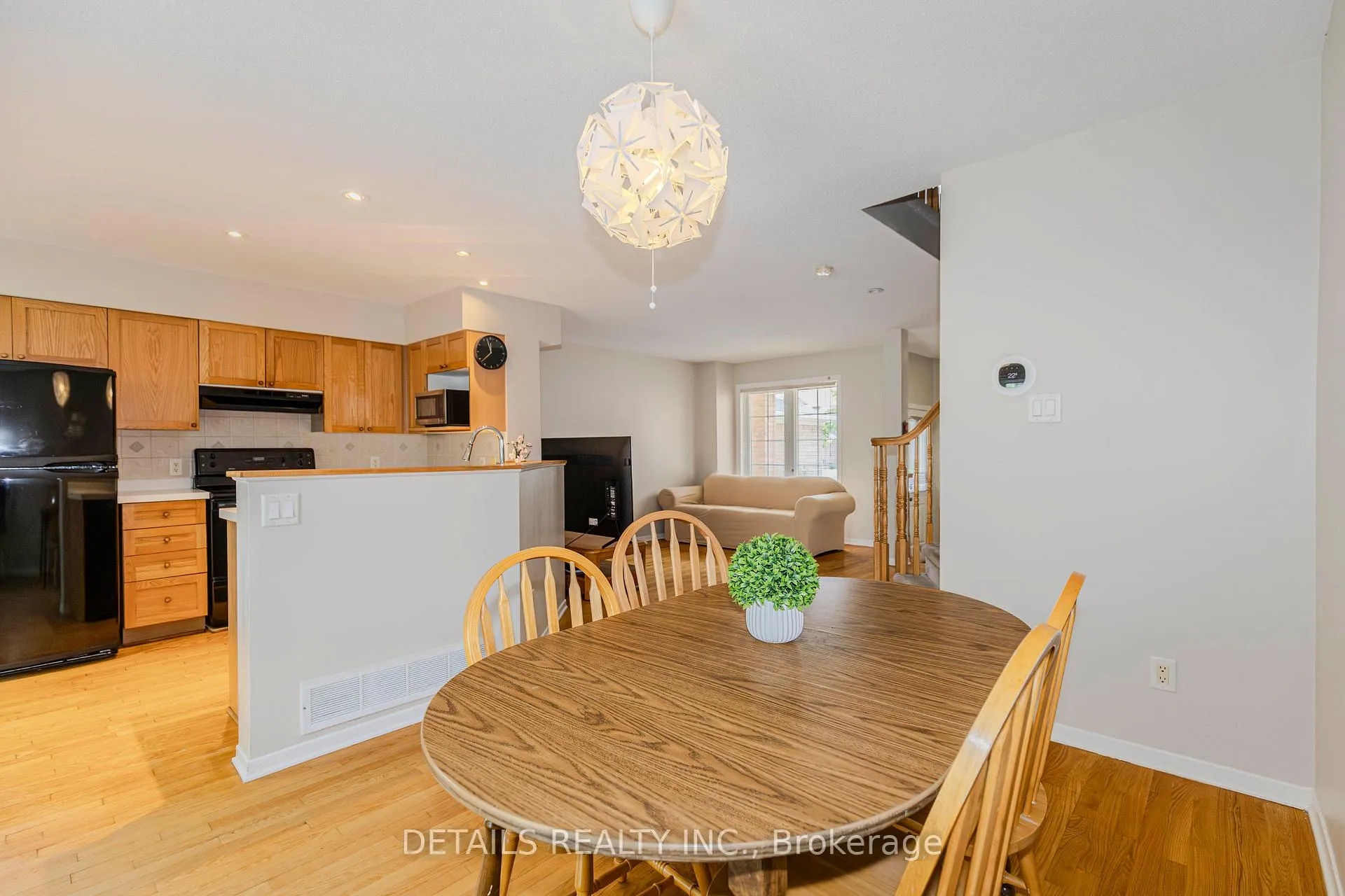 Photo 11 of 64 Scout Street, Ottawa, Central Park — HOMEH