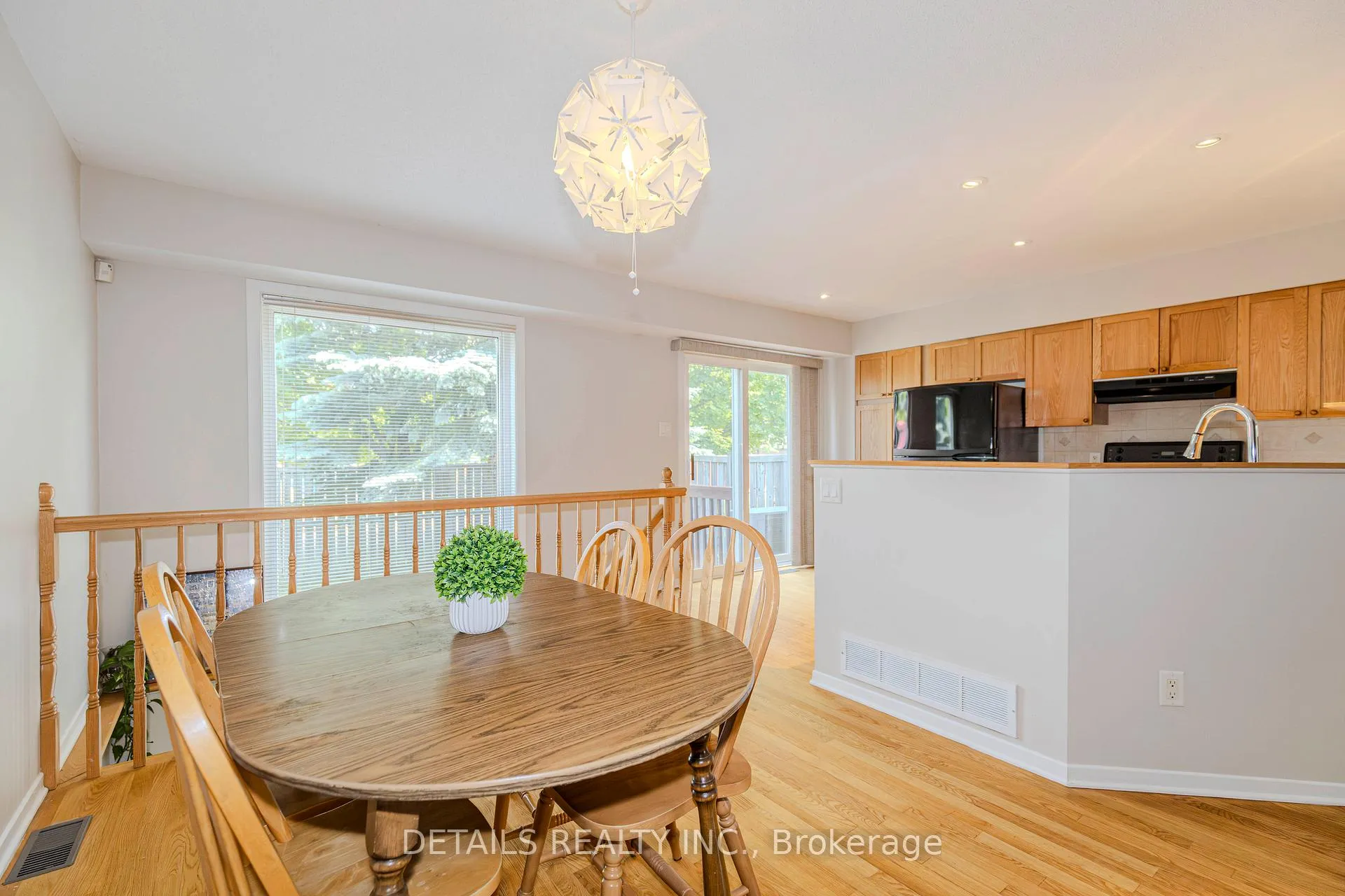 Photo 12 of 64 Scout Street, Ottawa, Central Park — HOMEH