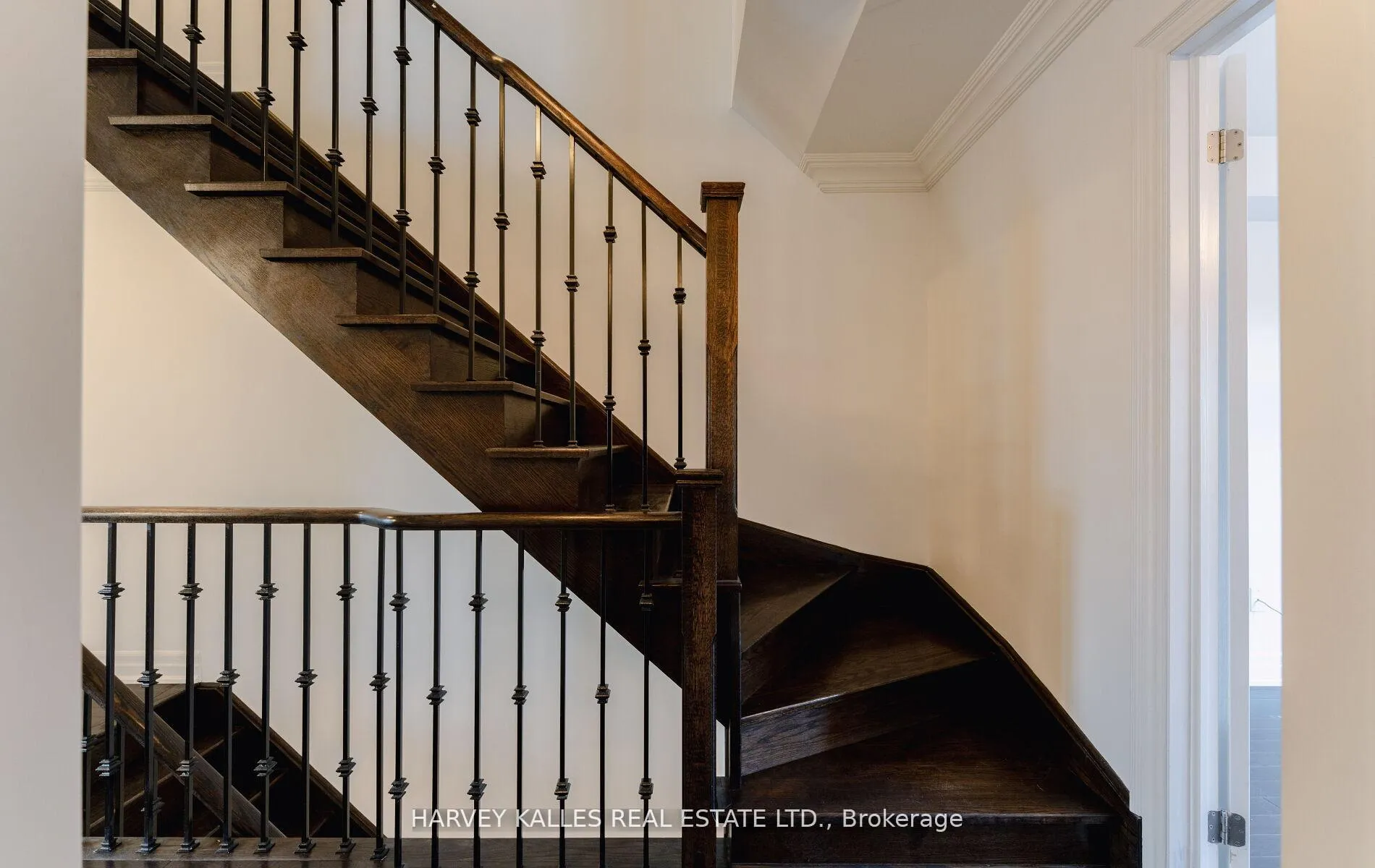 Photo 16 of 2677A Bathurst Street, Toronto, Bedford Park-Nortown — HOMEH