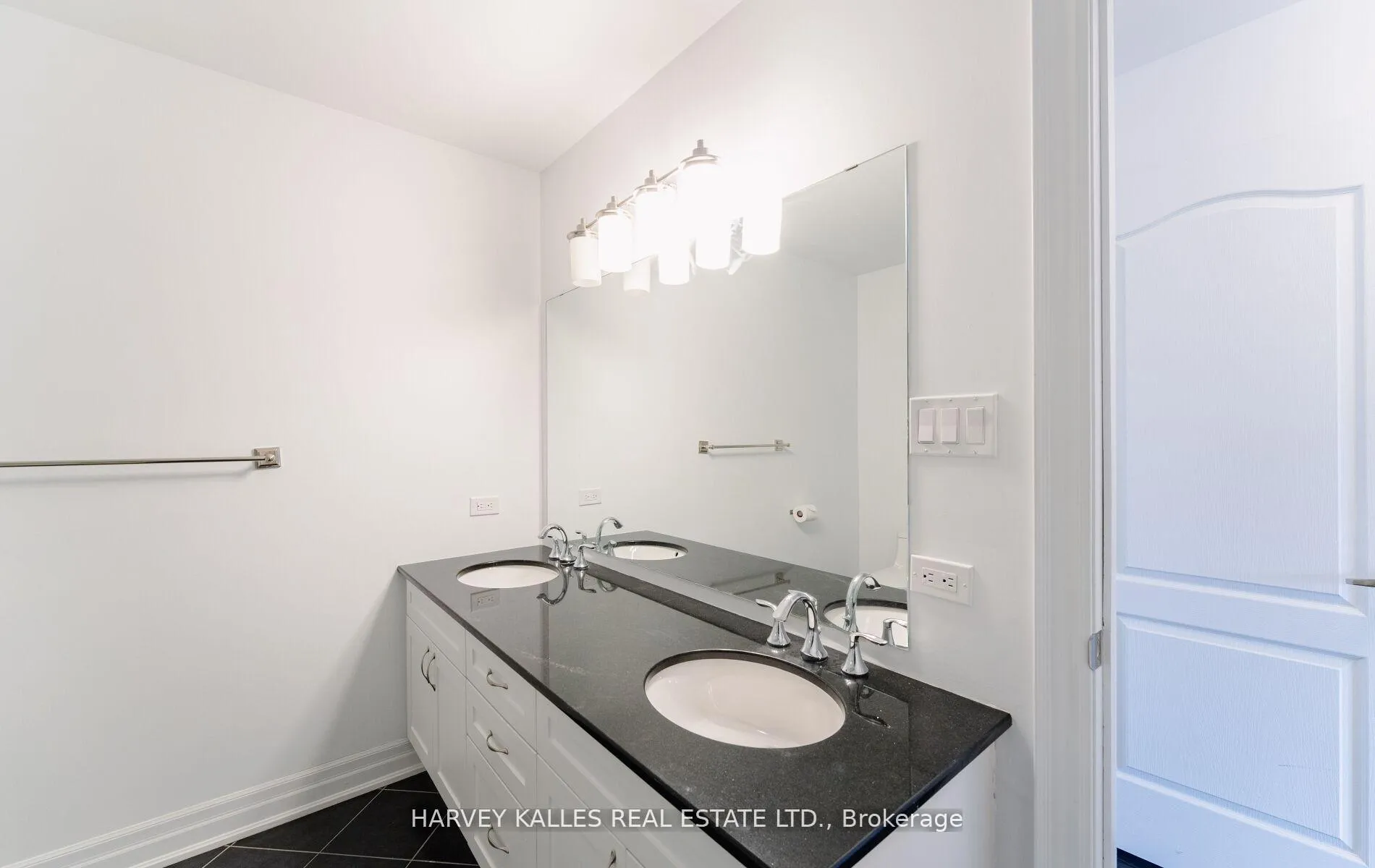 Photo 18 of 2677A Bathurst Street, Toronto, Bedford Park-Nortown — HOMEH