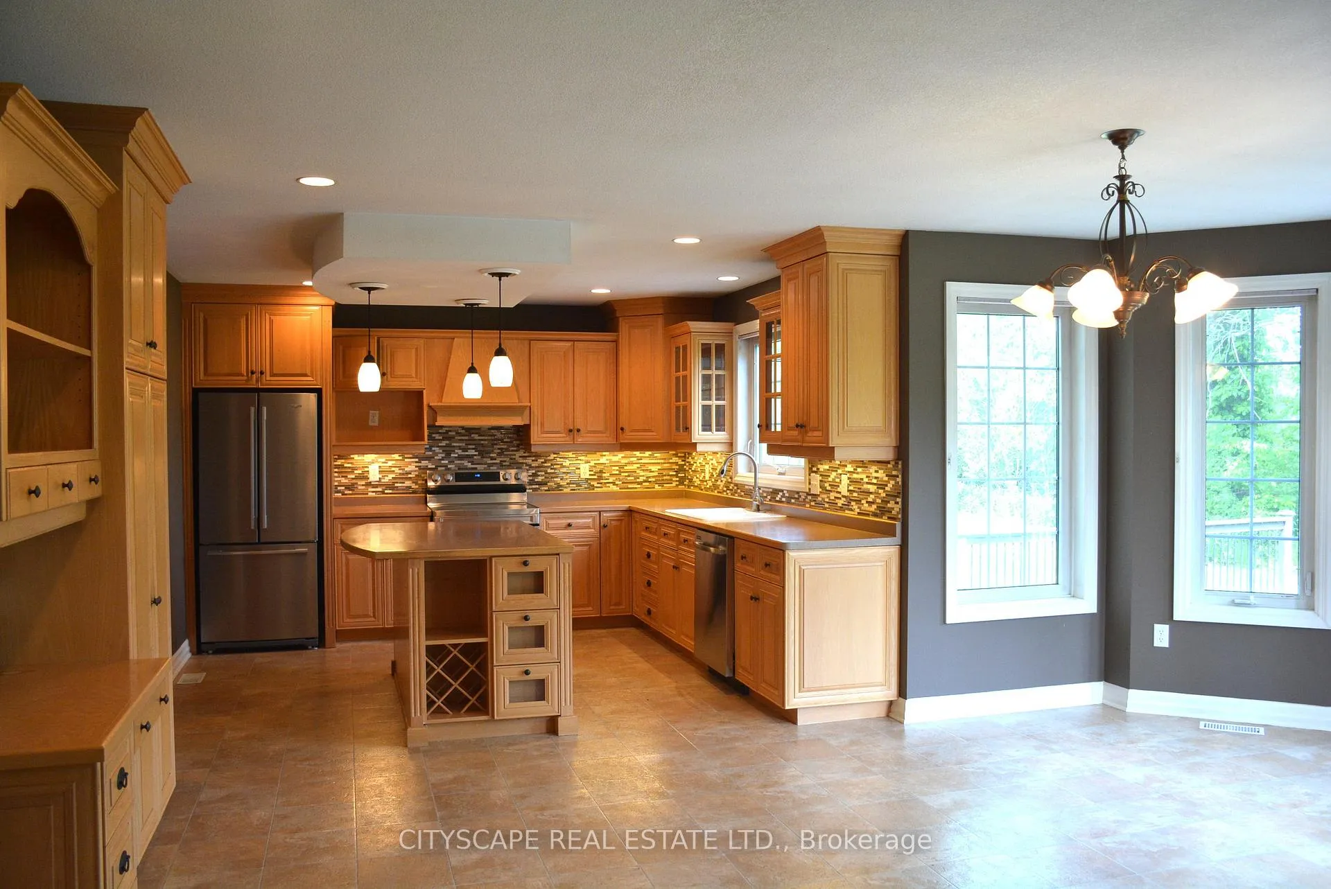 Photo 10 of 279 Lakeshore Road W, Port Colborne, Sugarloaf — HOMEH