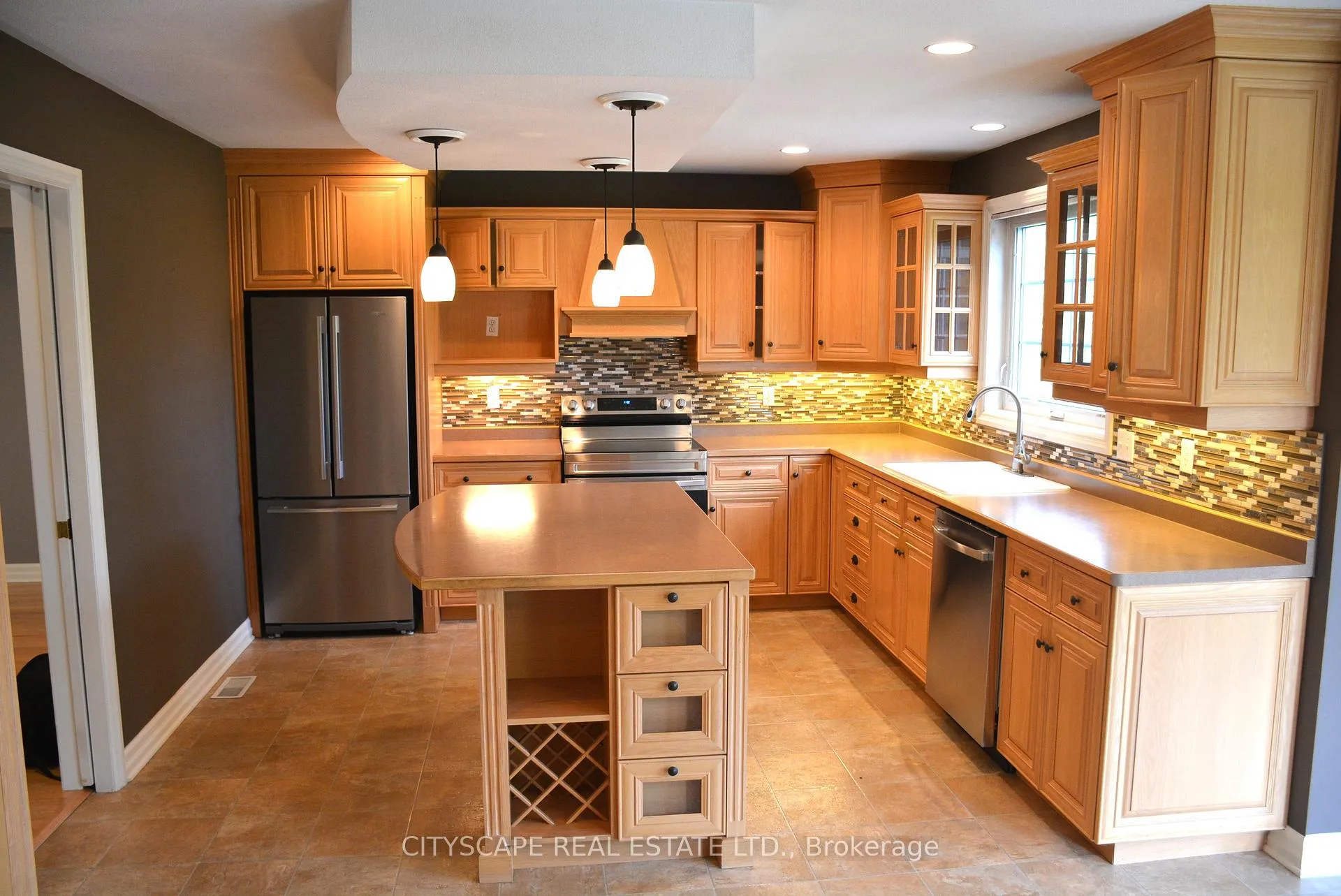 Photo 11 of 279 Lakeshore Road W, Port Colborne, Sugarloaf — HOMEH