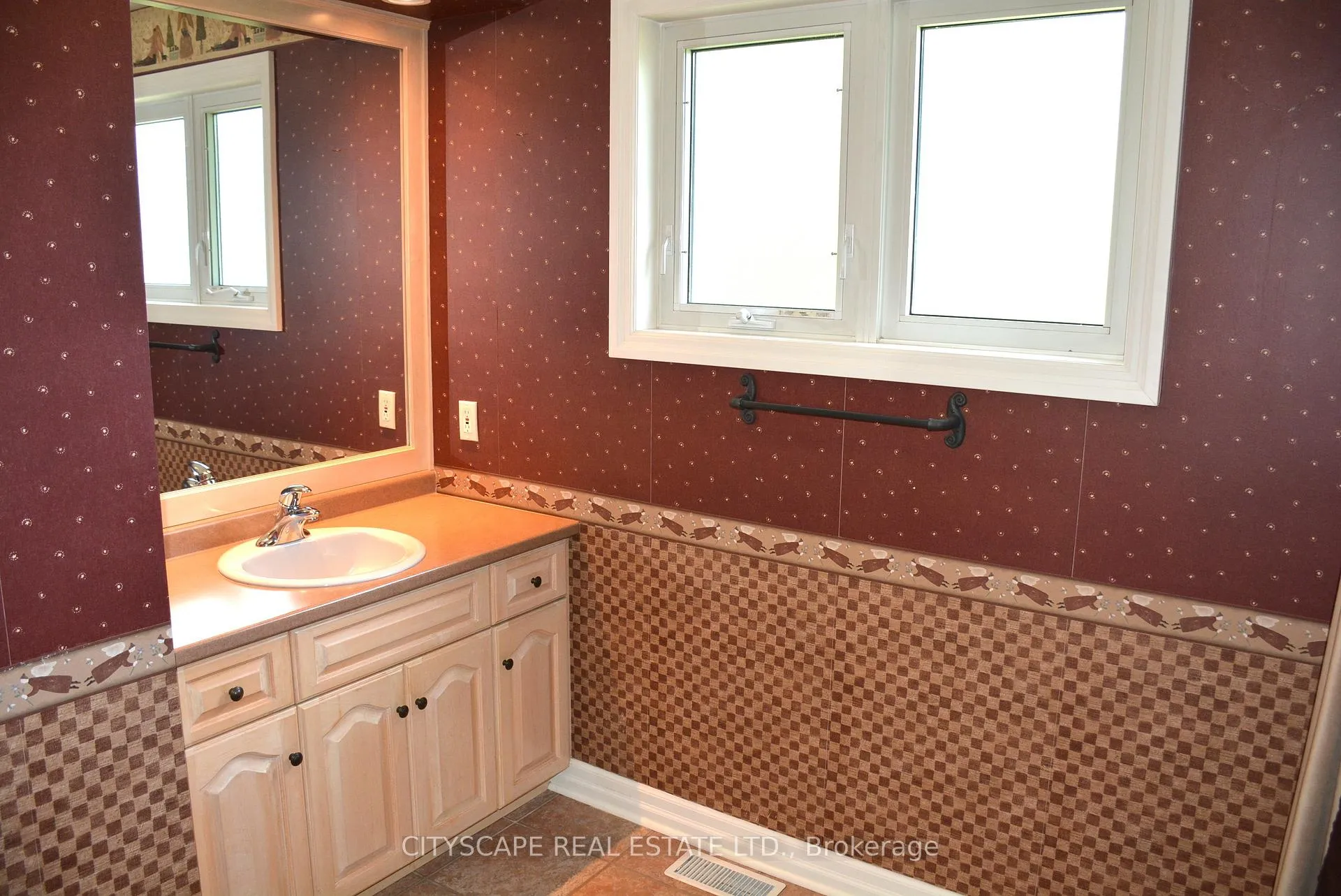 Photo 36 of 279 Lakeshore Road W, Port Colborne, Sugarloaf — HOMEH