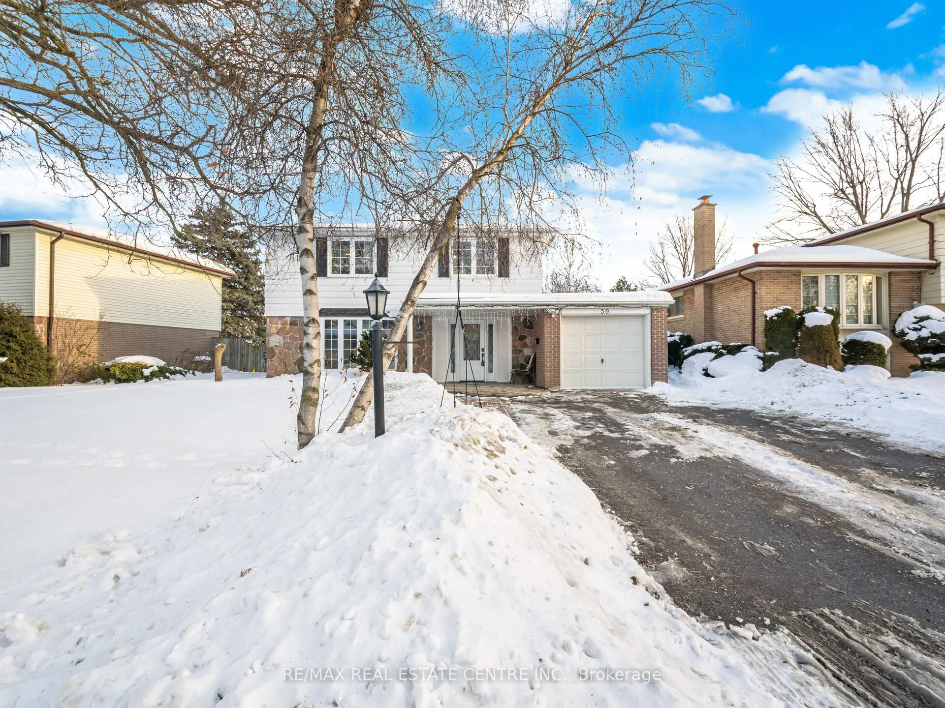 Photo 2 of 59 Roberts Crescent, Brampton, Brampton East — HOMEH