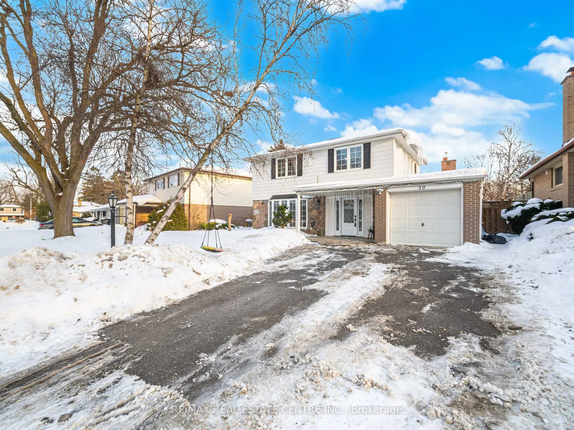 Photo 3 of 59 Roberts Crescent, Brampton, Brampton East — HOMEH