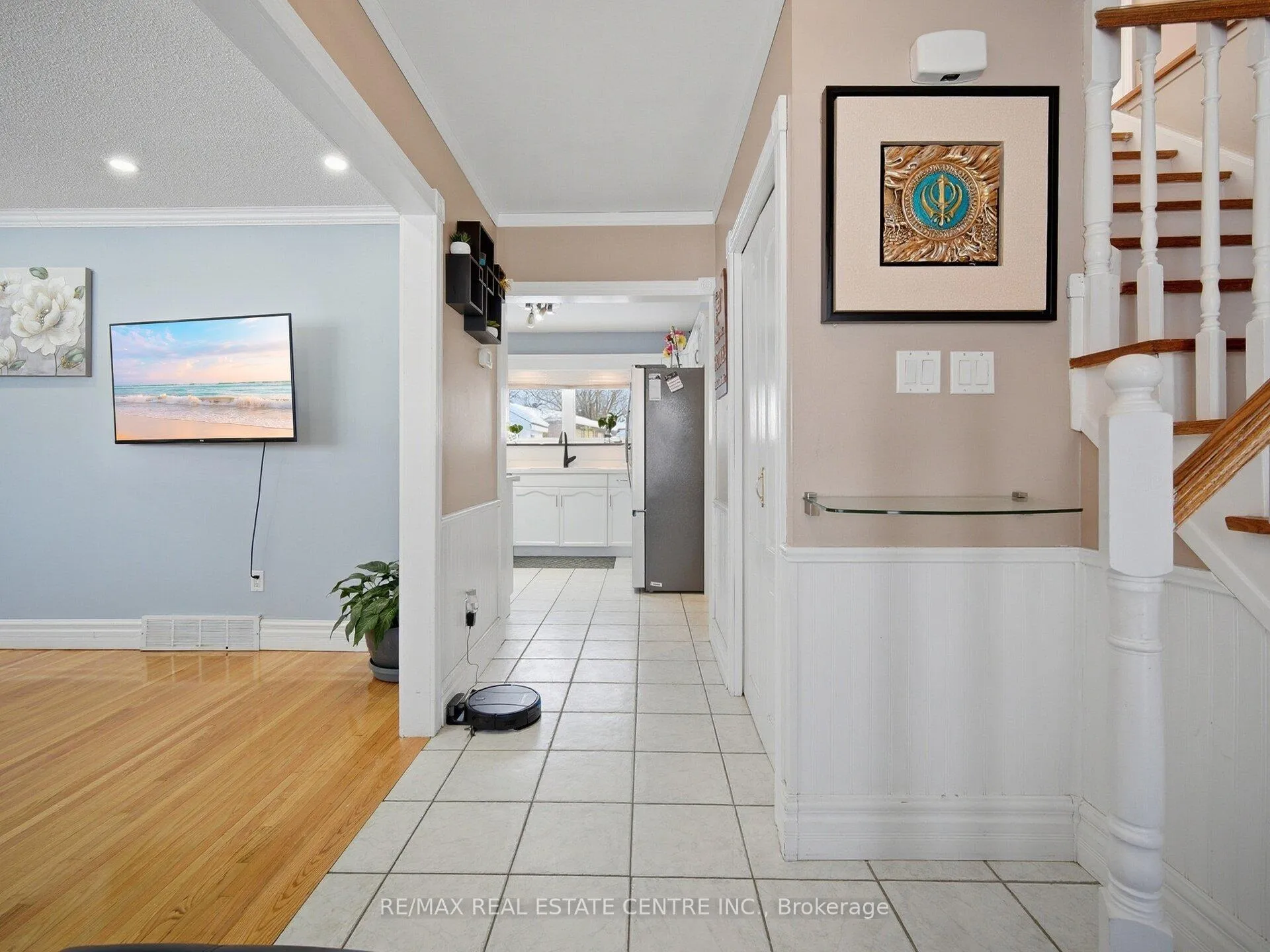 Photo 8 of 59 Roberts Crescent, Brampton, Brampton East — HOMEH