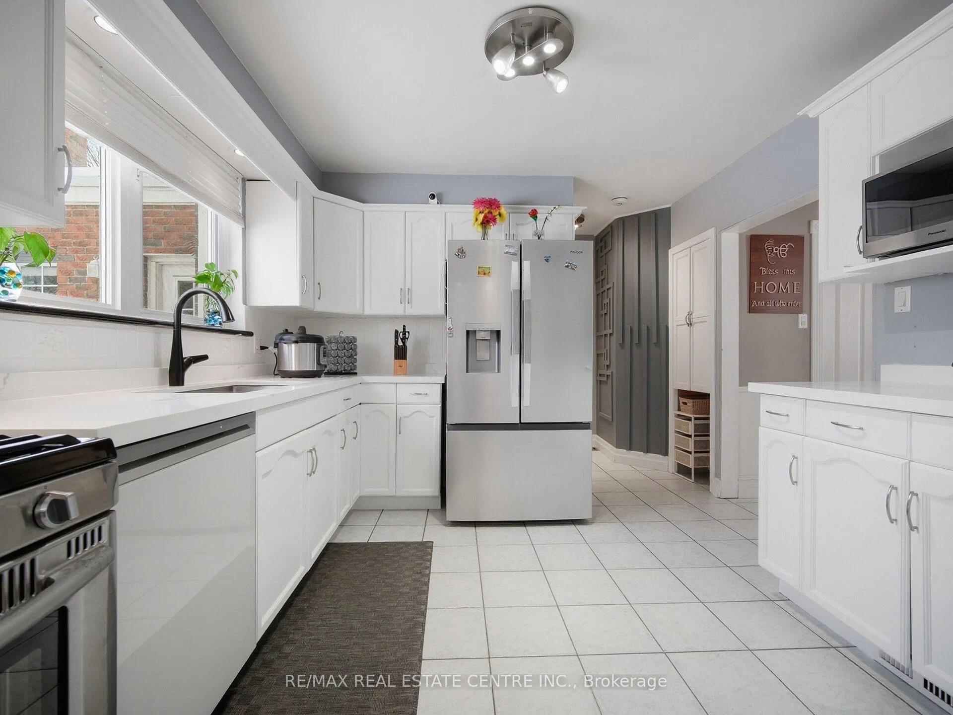 Photo 17 of 59 Roberts Crescent, Brampton, Brampton East — HOMEH