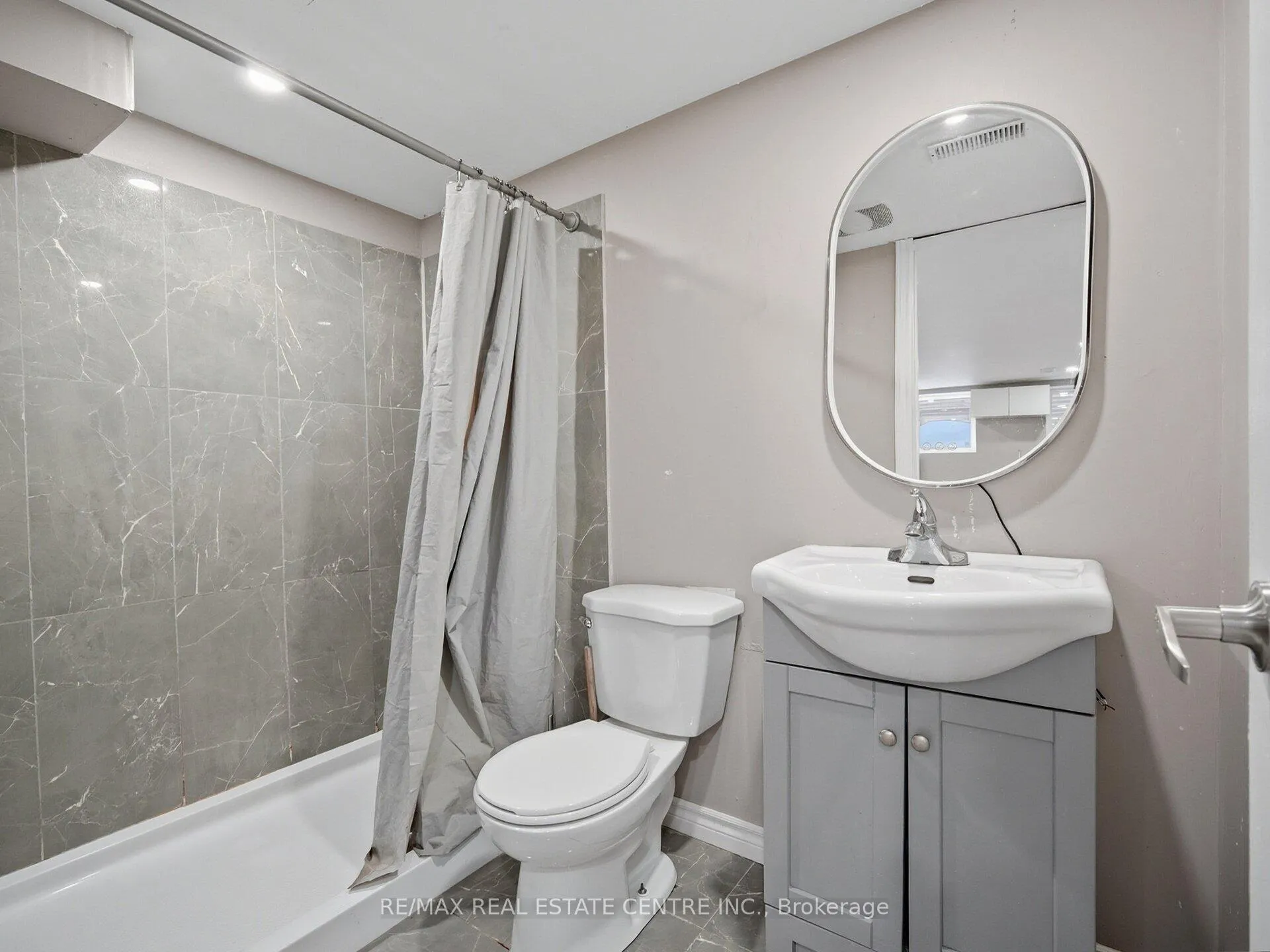 Photo 39 of 59 Roberts Crescent, Brampton, Brampton East — HOMEH