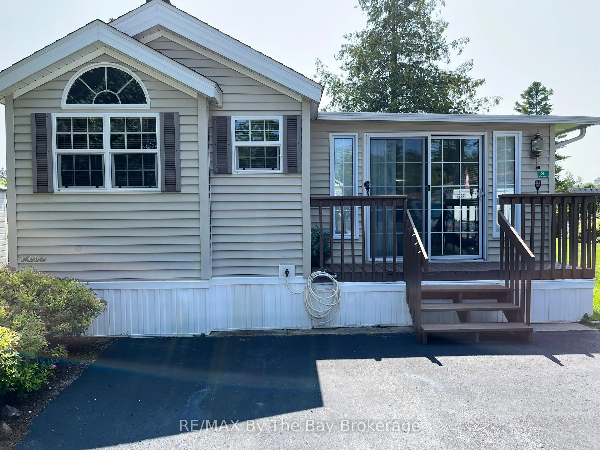 Photo 8 of 3 White Pines Trail, Wasaga Beach — HOMEH