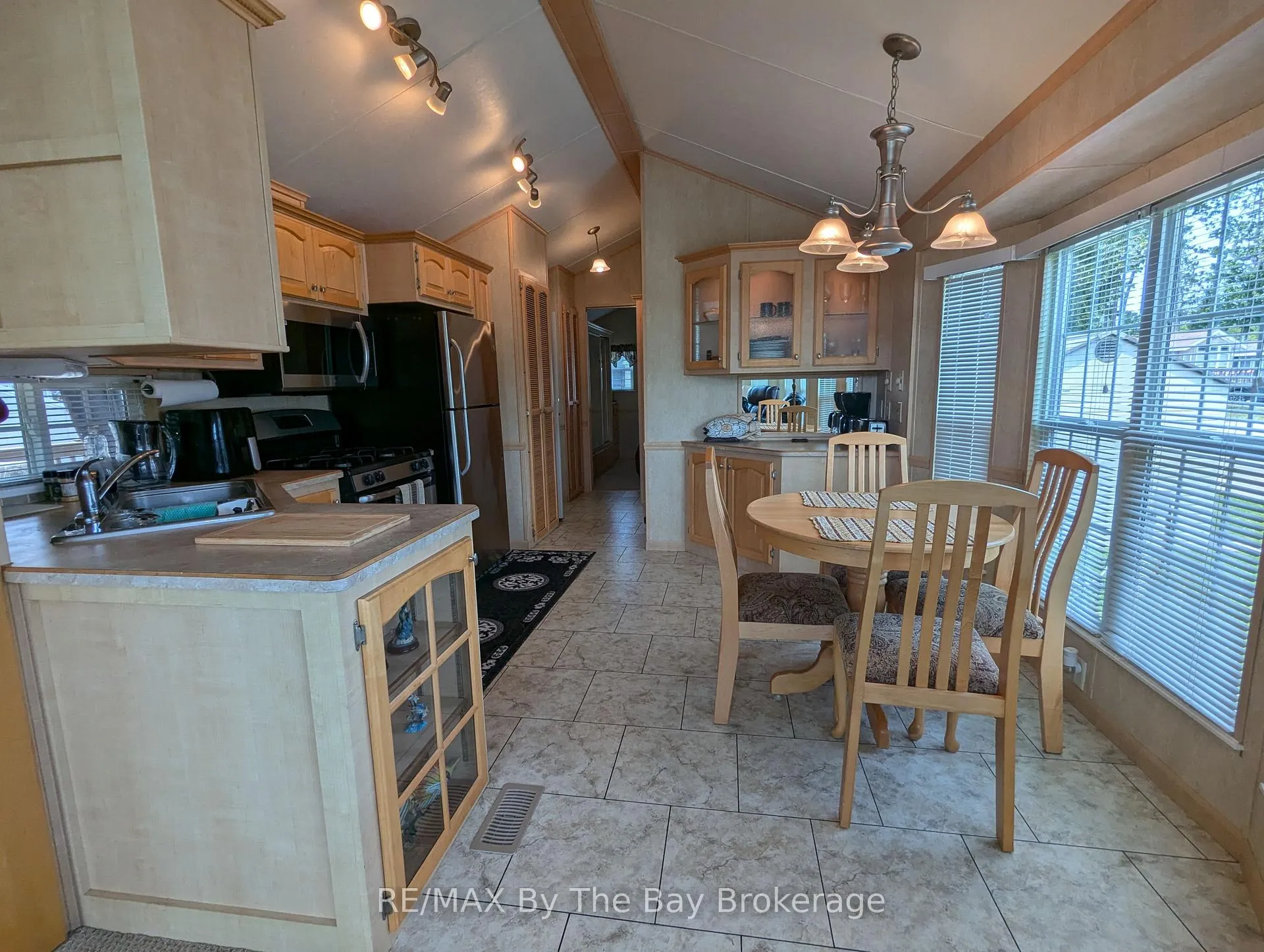 Photo 10 of 3 White Pines Trail, Wasaga Beach — HOMEH