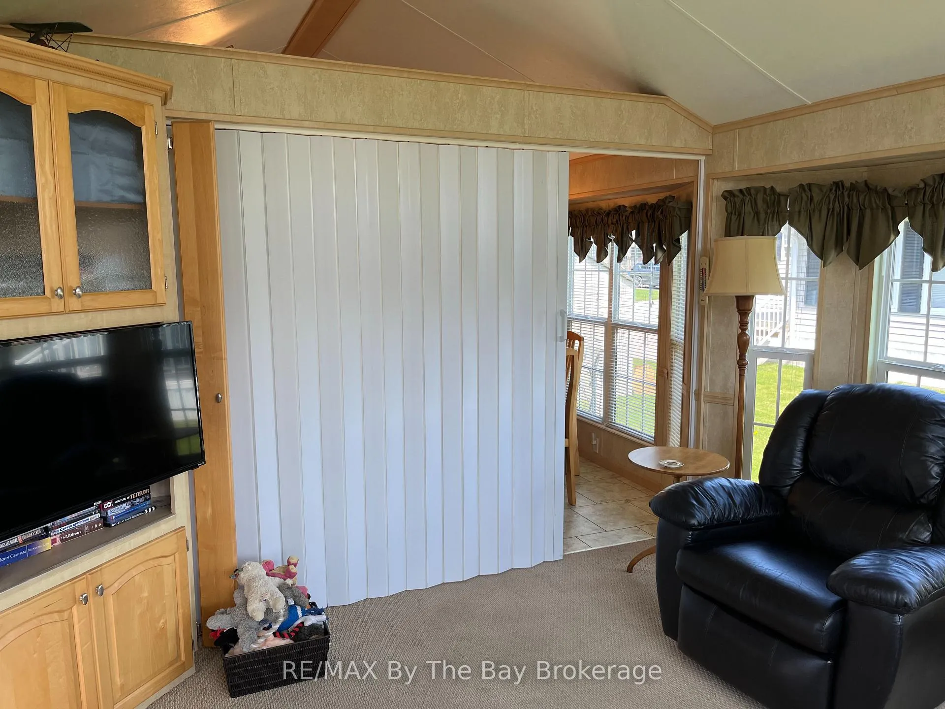 Photo 14 of 3 White Pines Trail, Wasaga Beach — HOMEH