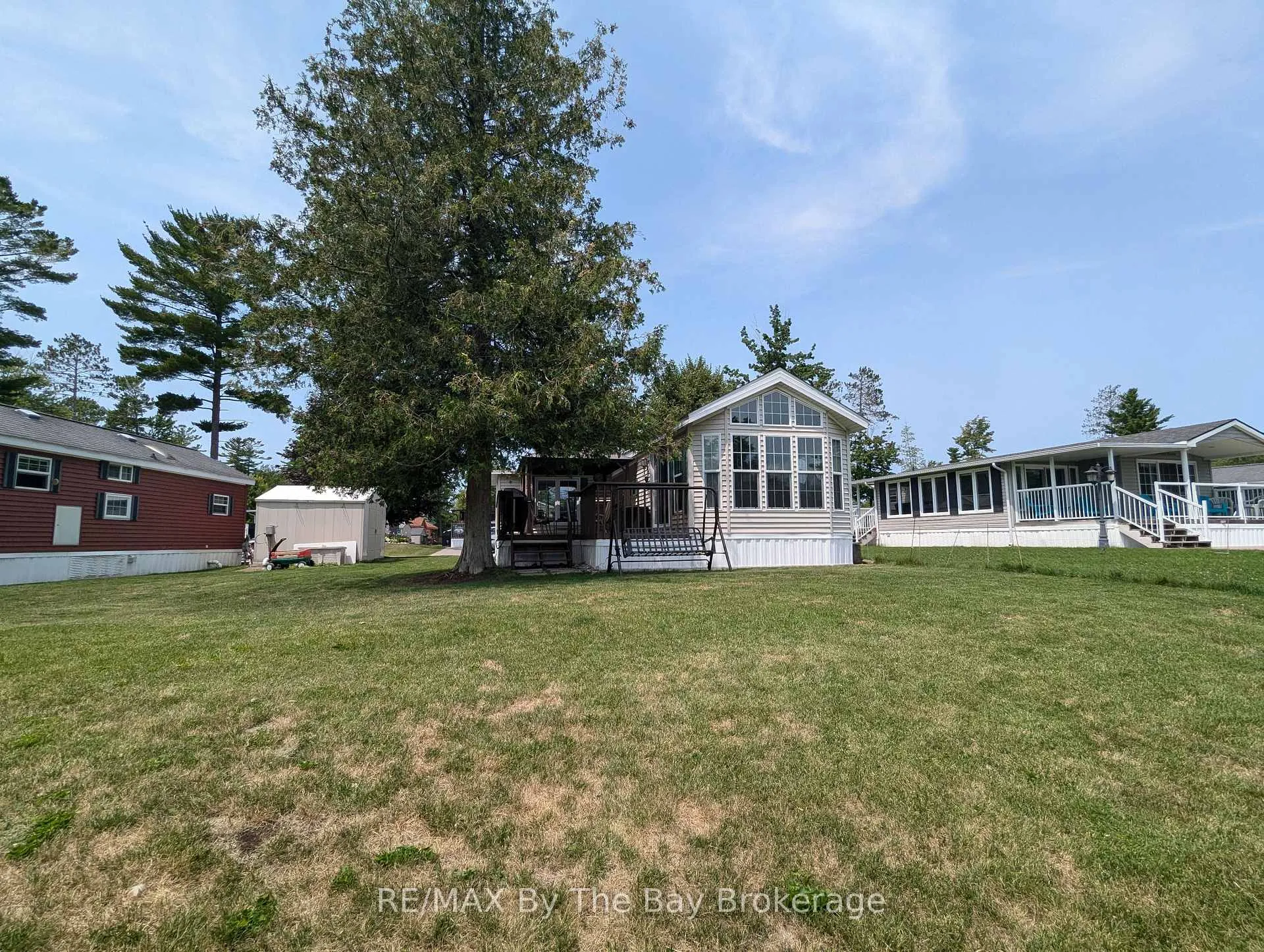 Photo 19 of 3 White Pines Trail, Wasaga Beach — HOMEH