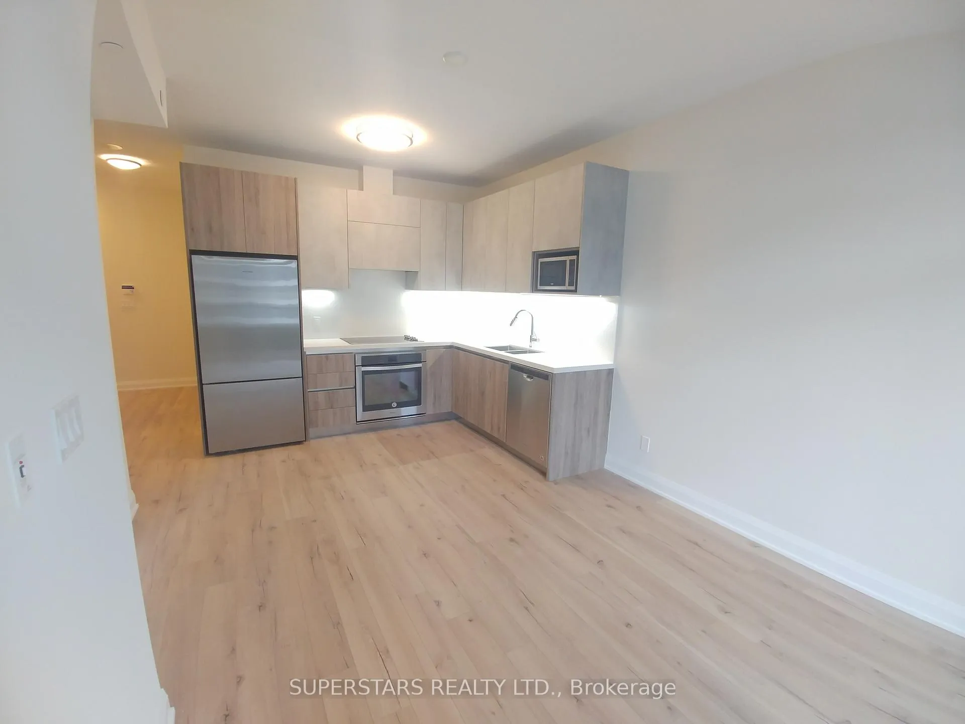 Photo 9 of Unit 501, 25 Water Walk Drive, Markham, Unionville — HOMEH