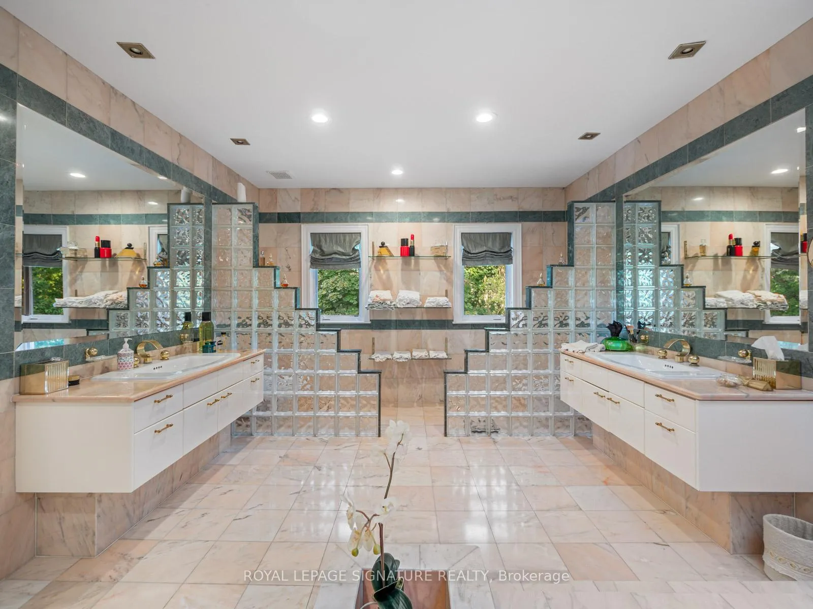 Photo 14 of 65 Charles Street, Vaughan, Crestwood-Springfarm-Yorkhill — HOMEH