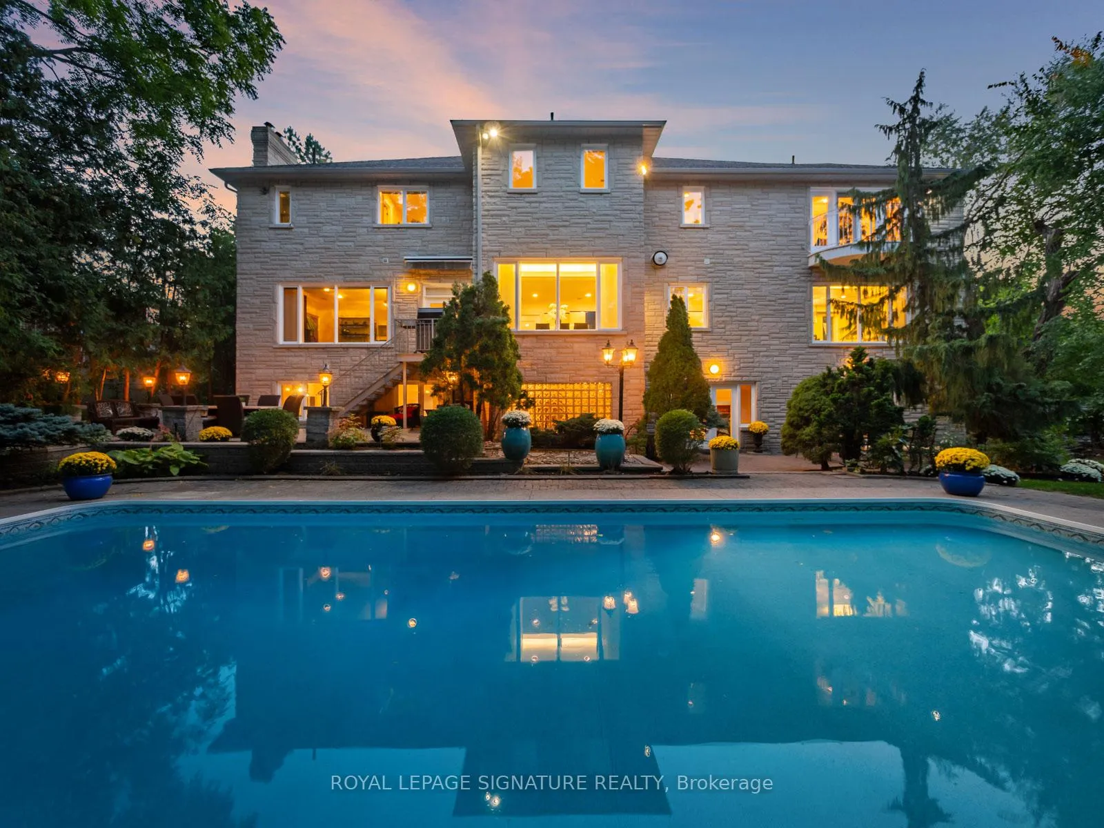 Photo 30 of 65 Charles Street, Vaughan, Crestwood-Springfarm-Yorkhill — HOMEH