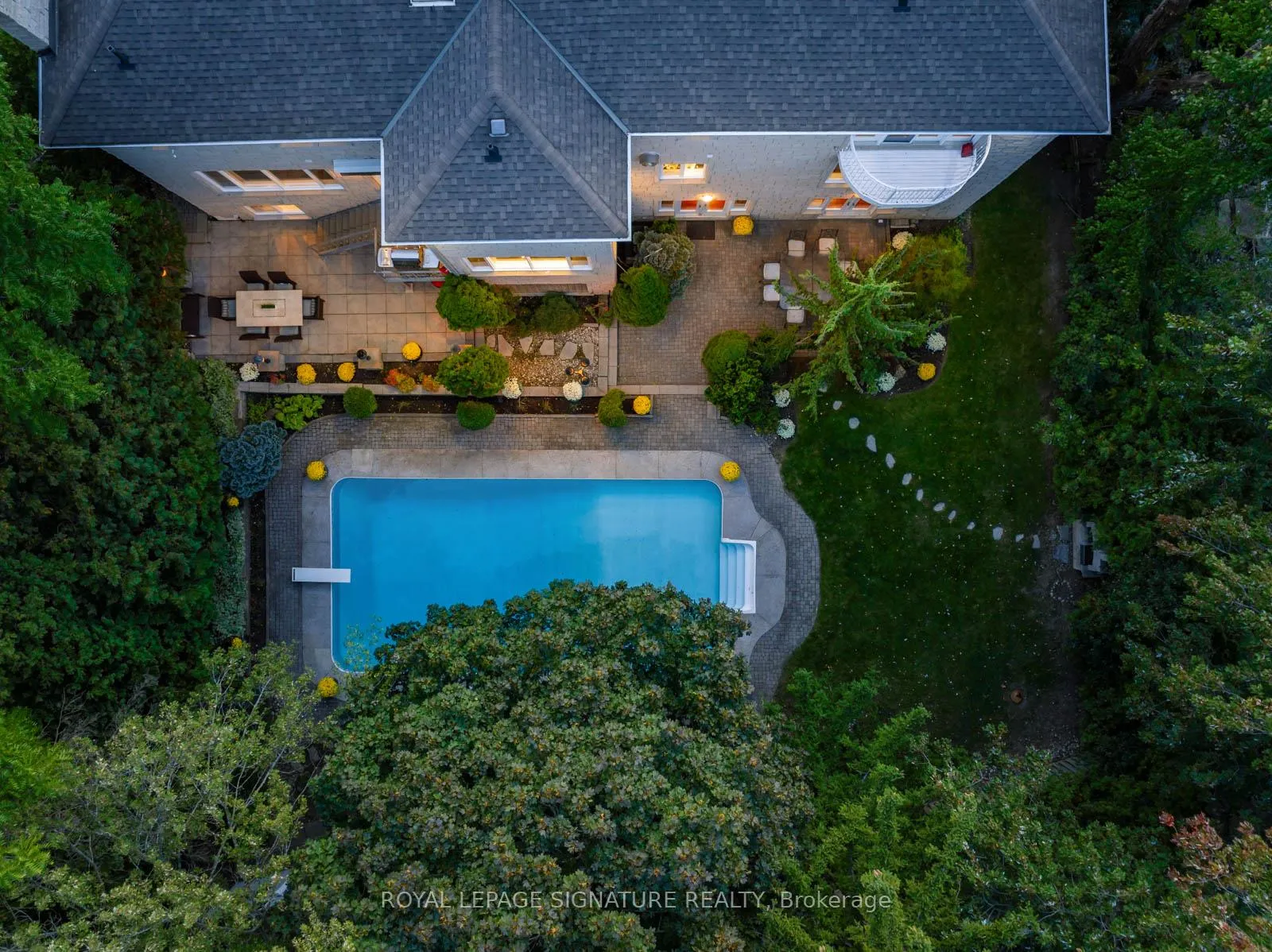 Photo 35 of 65 Charles Street, Vaughan, Crestwood-Springfarm-Yorkhill — HOMEH