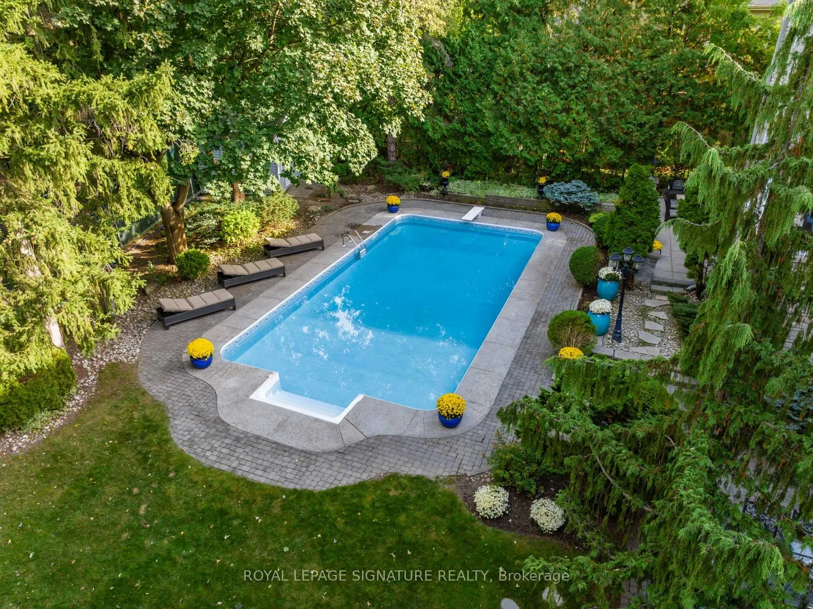 Photo 38 of 65 Charles Street, Vaughan, Crestwood-Springfarm-Yorkhill — HOMEH