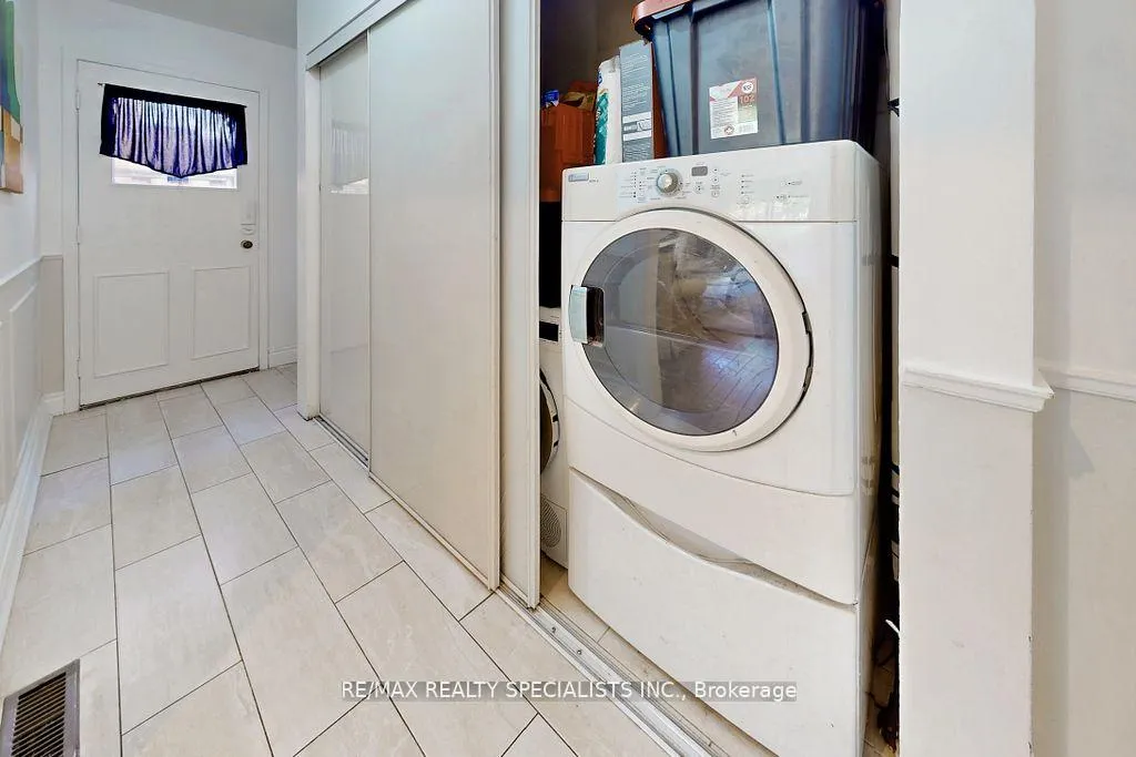 Photo 32 of 76 Jill Crescent, Brampton, Northgate — HOMEH