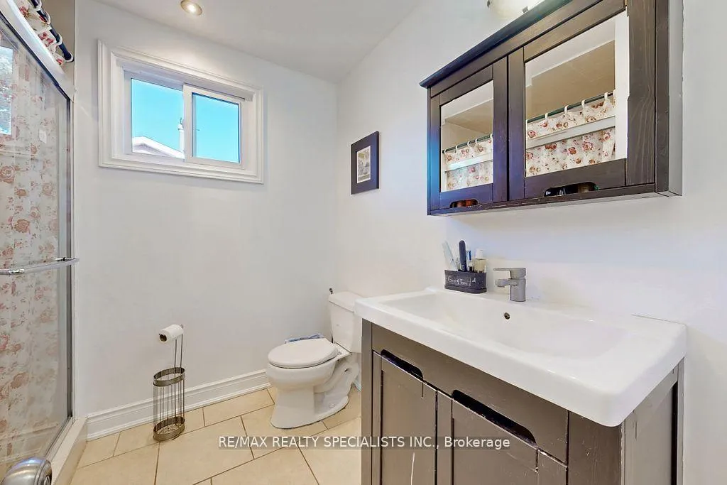 Photo 33 of 76 Jill Crescent, Brampton, Northgate — HOMEH