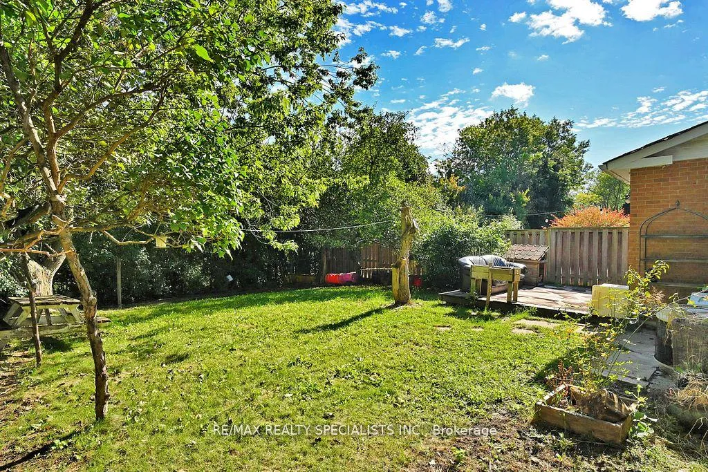 Photo 37 of 76 Jill Crescent, Brampton, Northgate — HOMEH