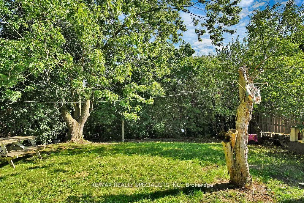Photo 38 of 76 Jill Crescent, Brampton, Northgate — HOMEH
