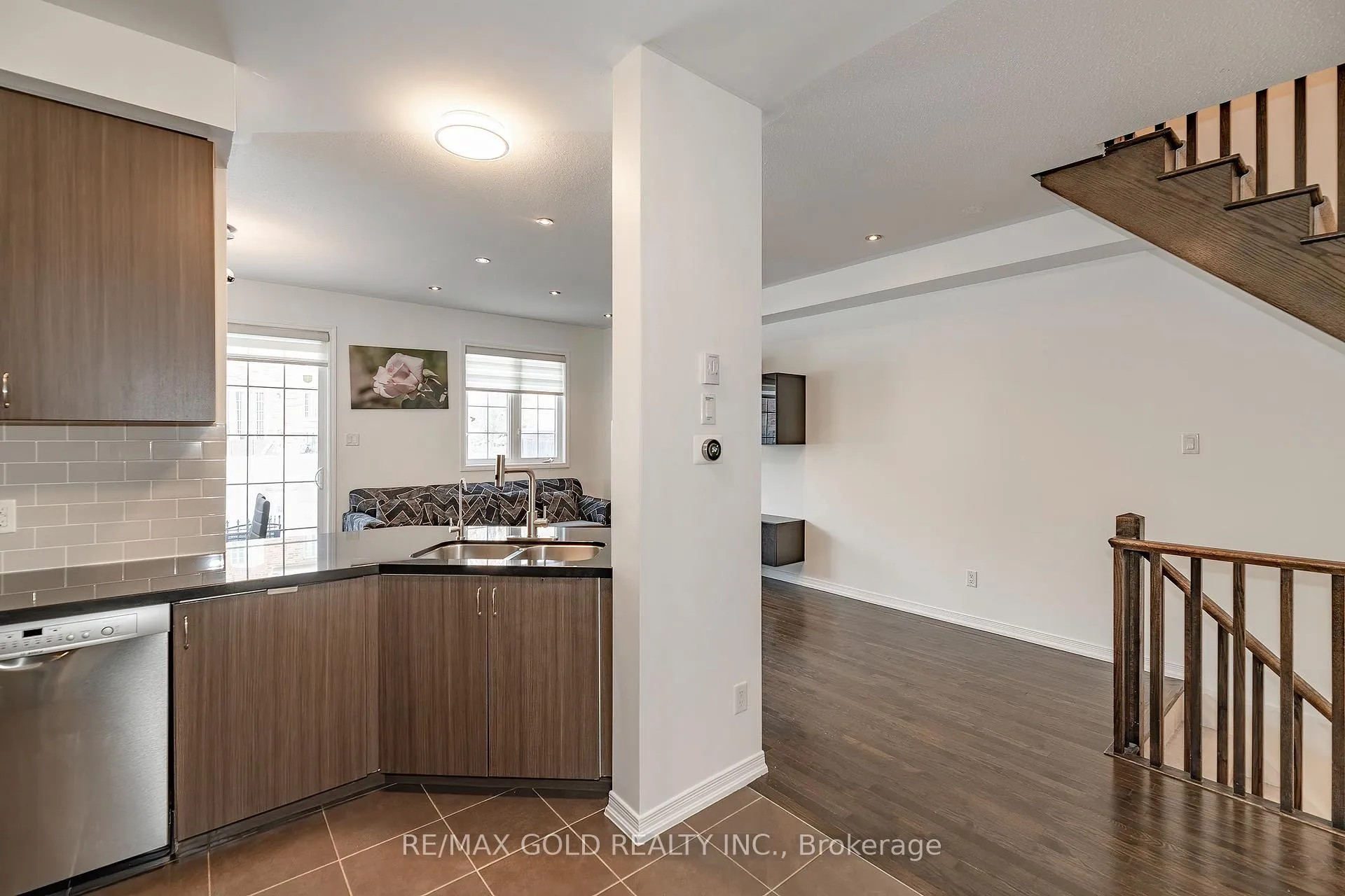 Photo 5 of 84 Honeyview Trail, Brampton, Bram East — HOMEH
