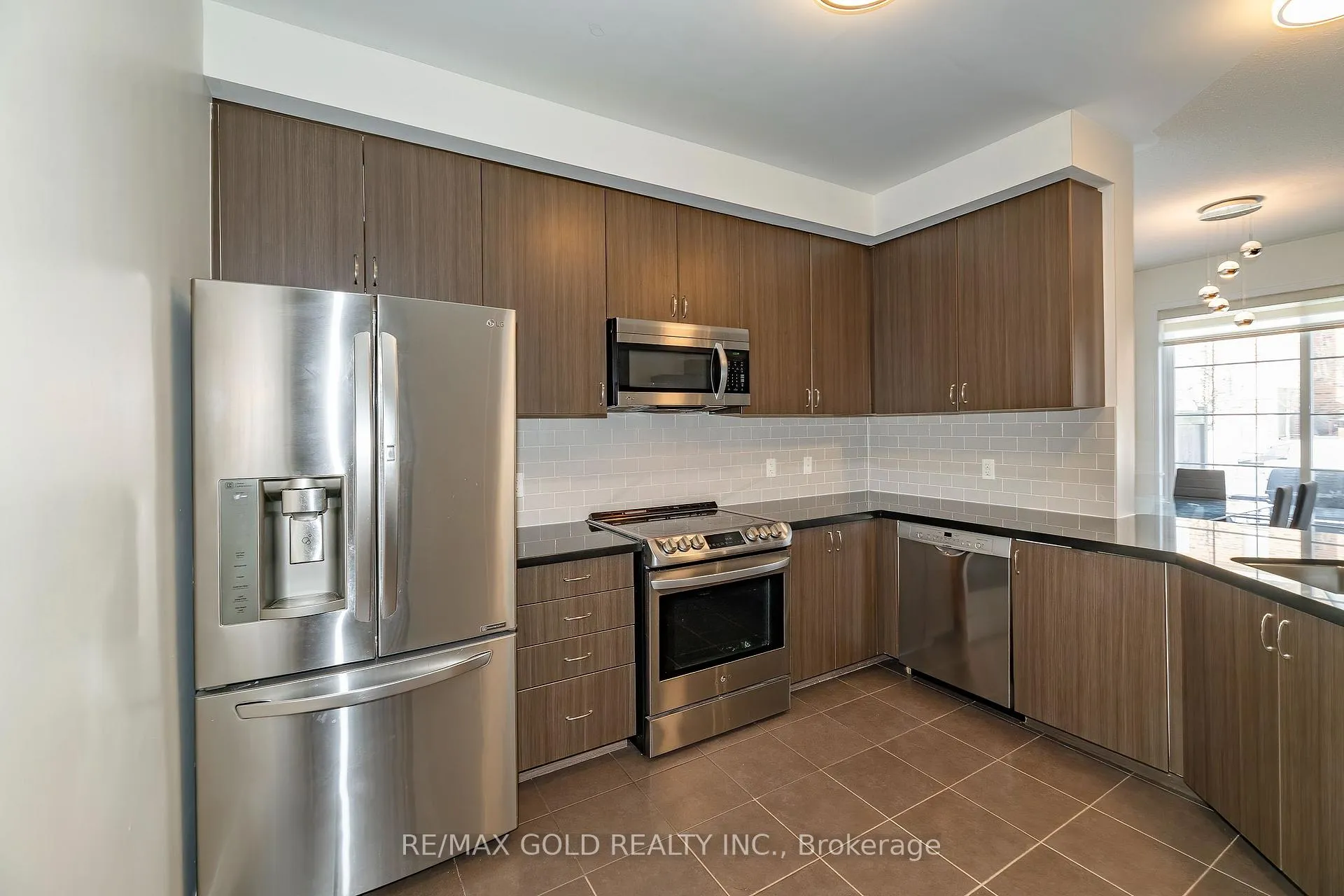 Photo 6 of 84 Honeyview Trail, Brampton, Bram East — HOMEH