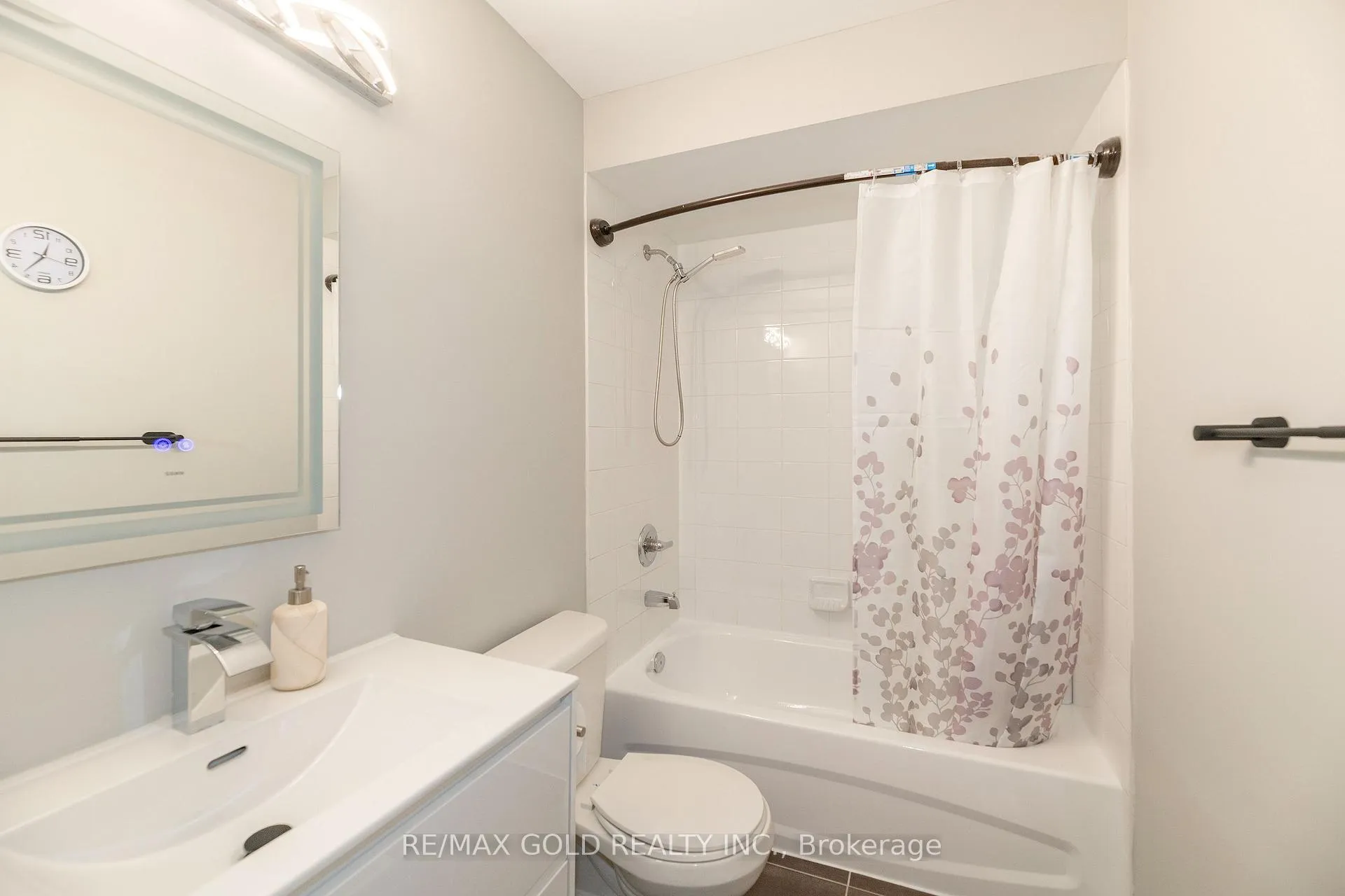 Photo 13 of 84 Honeyview Trail, Brampton, Bram East — HOMEH