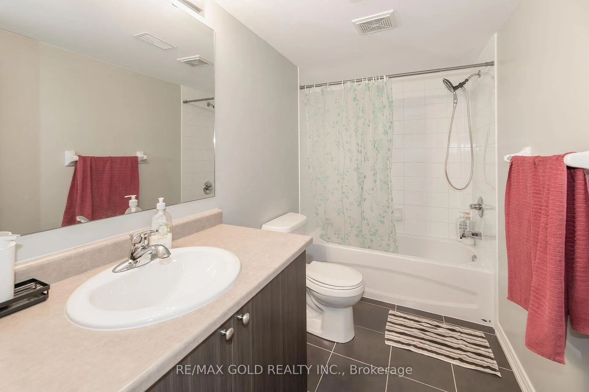 Photo 17 of 84 Honeyview Trail, Brampton, Bram East — HOMEH