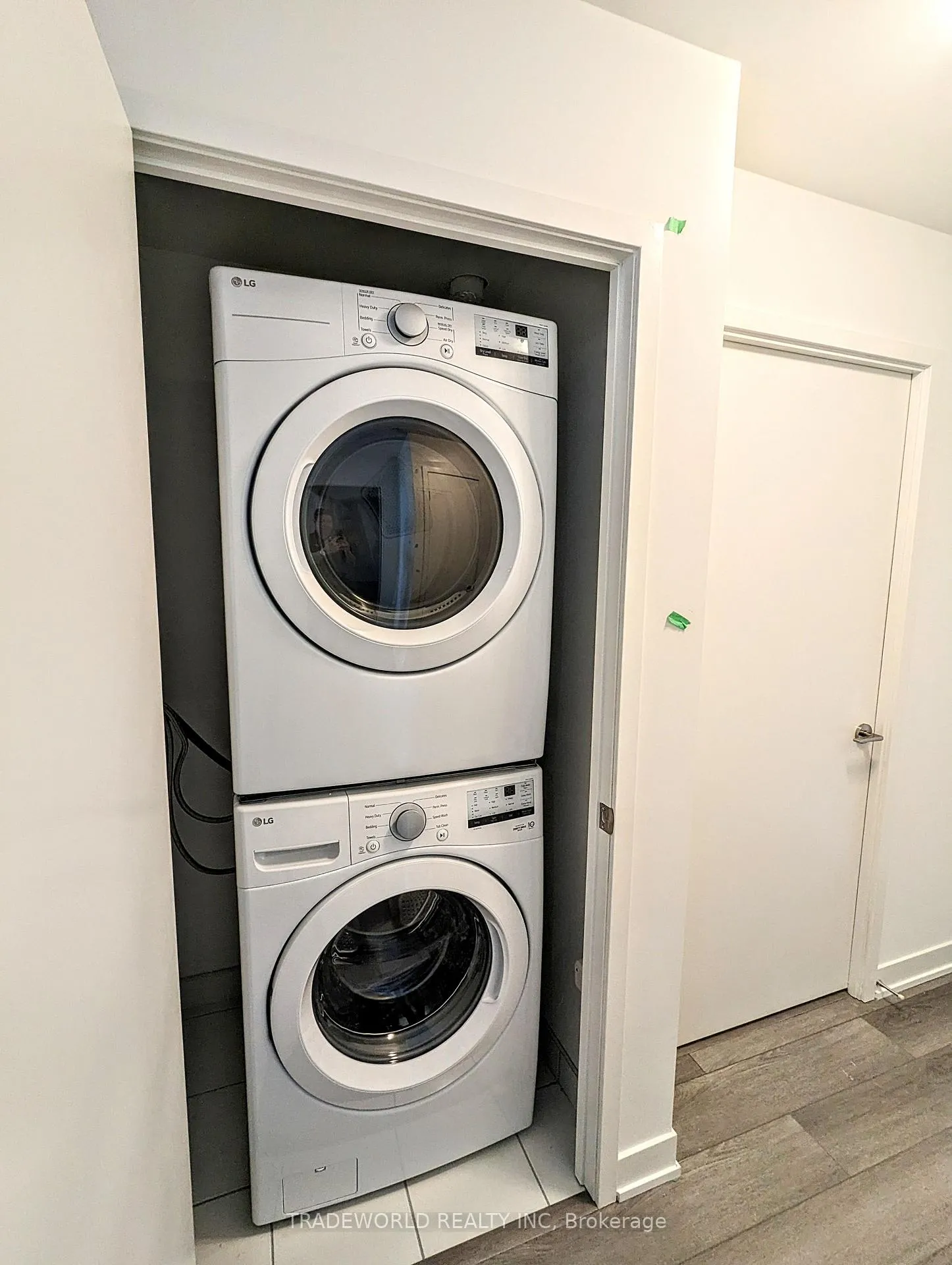 Photo 8 of Unit 710, 38 Simcoe Promenade, Markham, Unionville — HOMEH