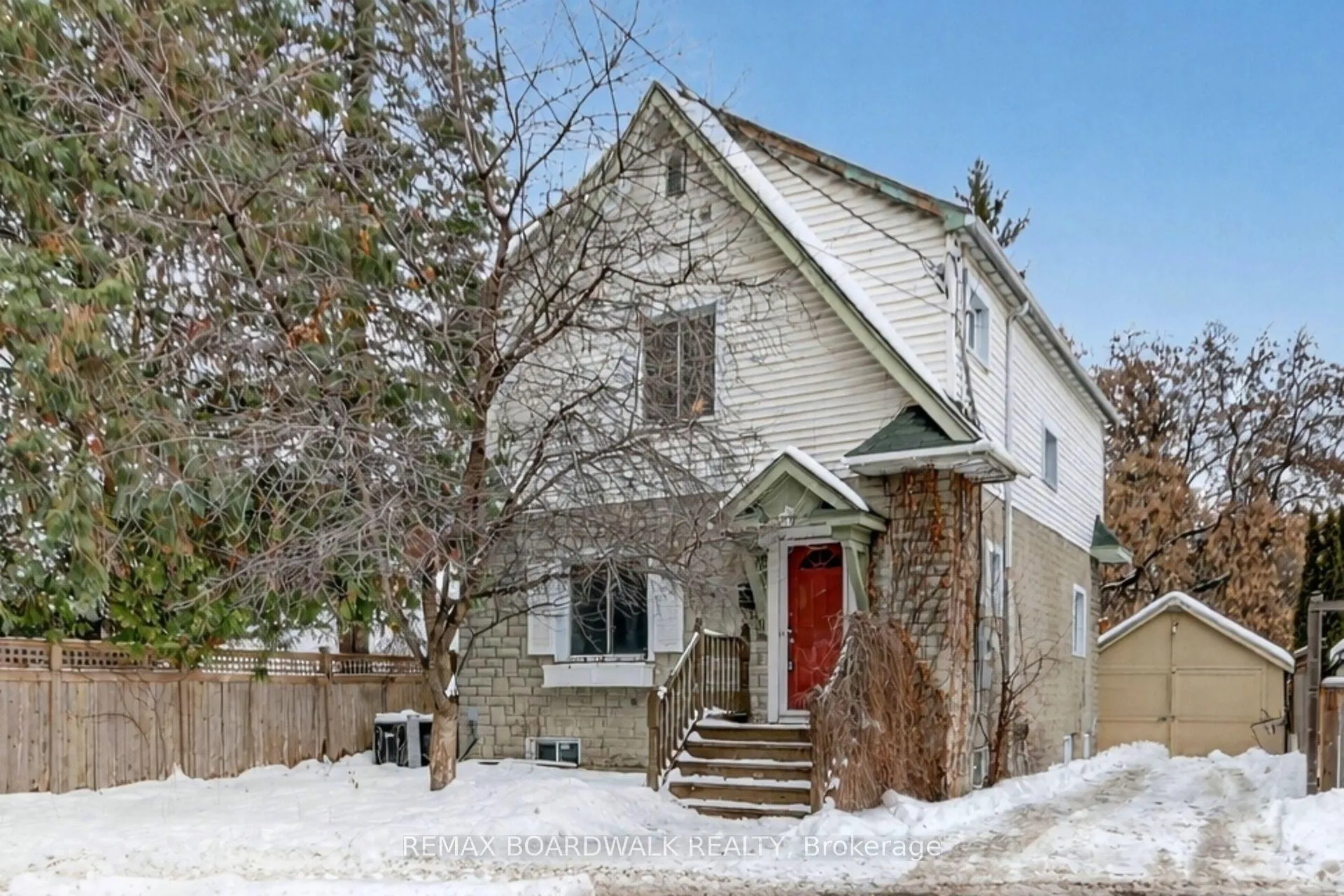 Photo 2 of 11 Cameron Avenue, Ottawa, Old Ottawa South — HOMEH