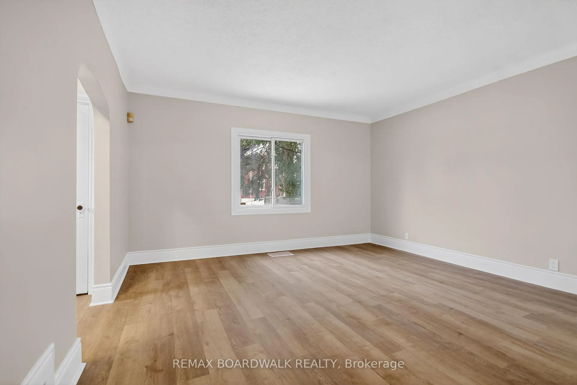 Photo 7 of 11 Cameron Avenue, Ottawa, Old Ottawa South — HOMEH