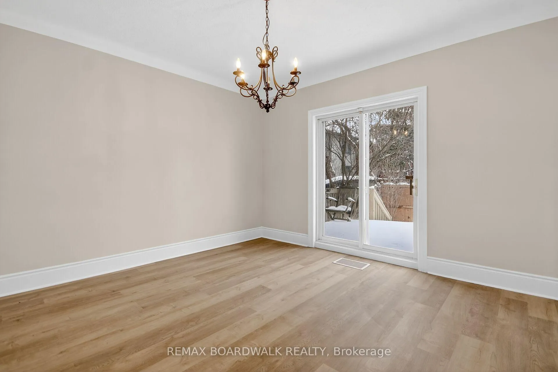 Photo 10 of 11 Cameron Avenue, Ottawa, Old Ottawa South — HOMEH