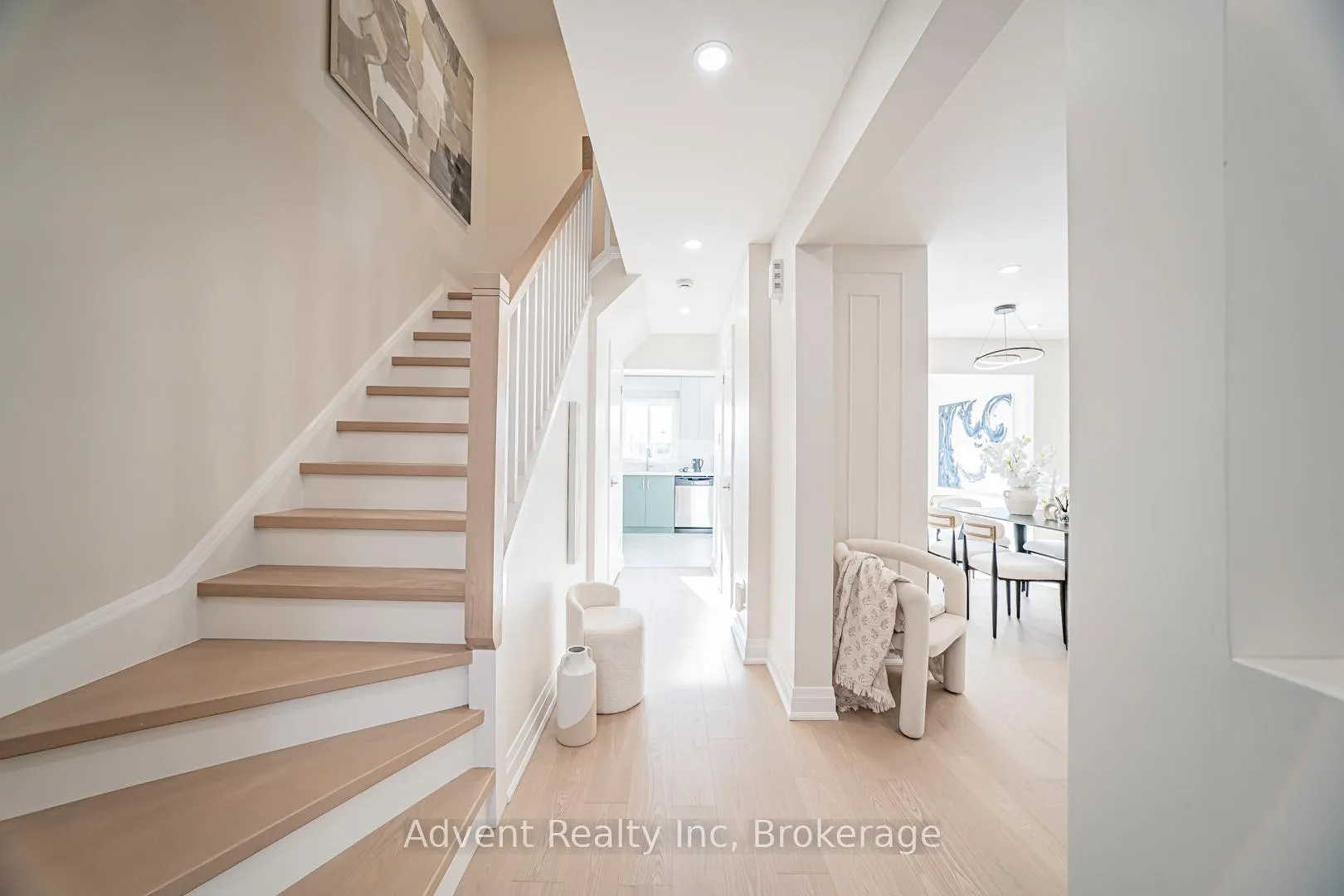 Photo 2 of 53 Cheeseman Drive, Markham, Milliken Mills West — HOMEH