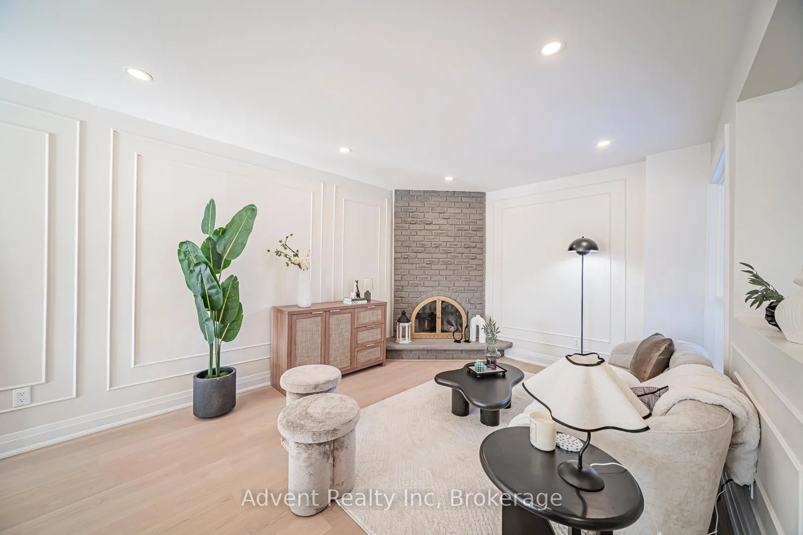Photo 3 of 53 Cheeseman Drive, Markham, Milliken Mills West — HOMEH