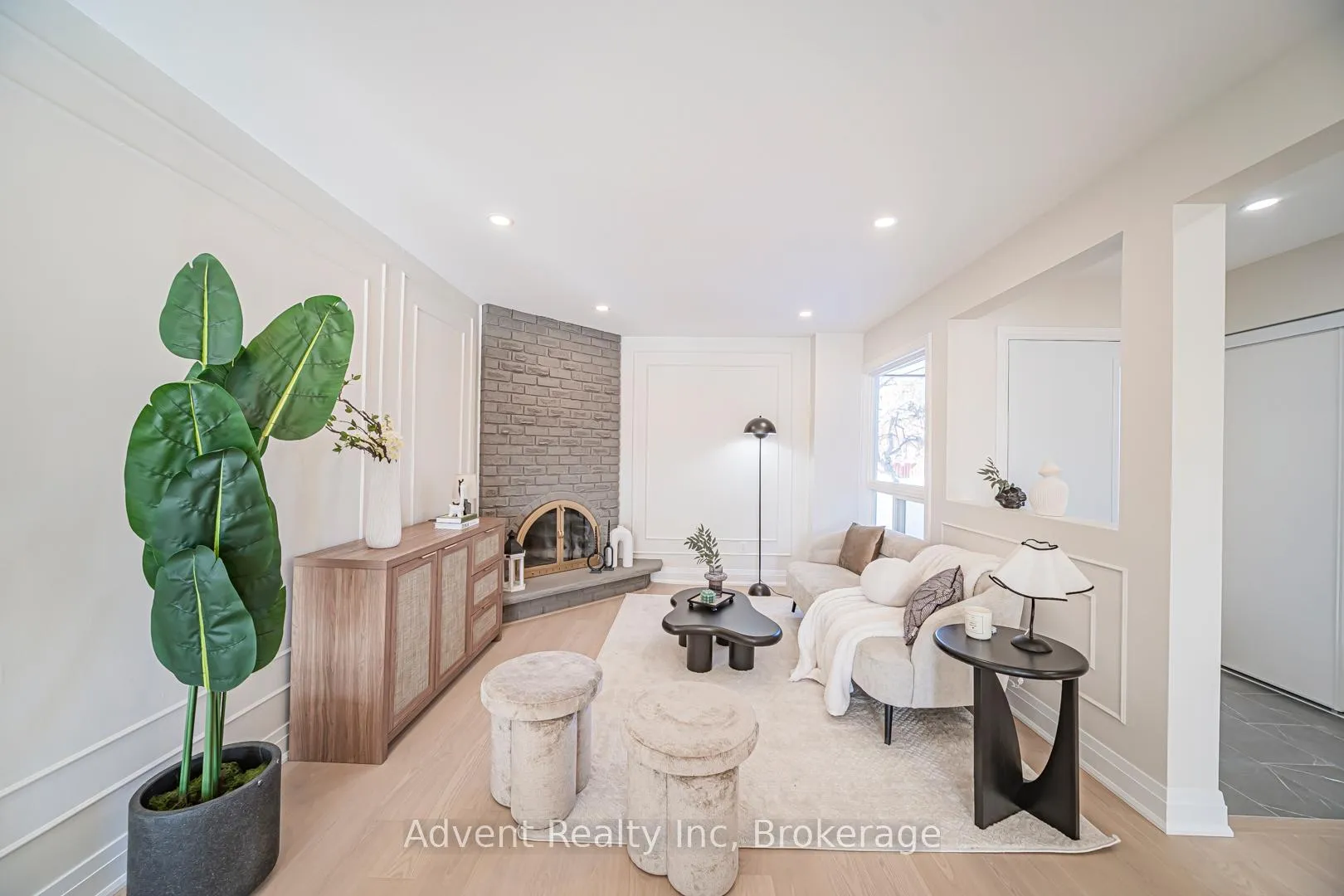 Photo 4 of 53 Cheeseman Drive, Markham, Milliken Mills West — HOMEH
