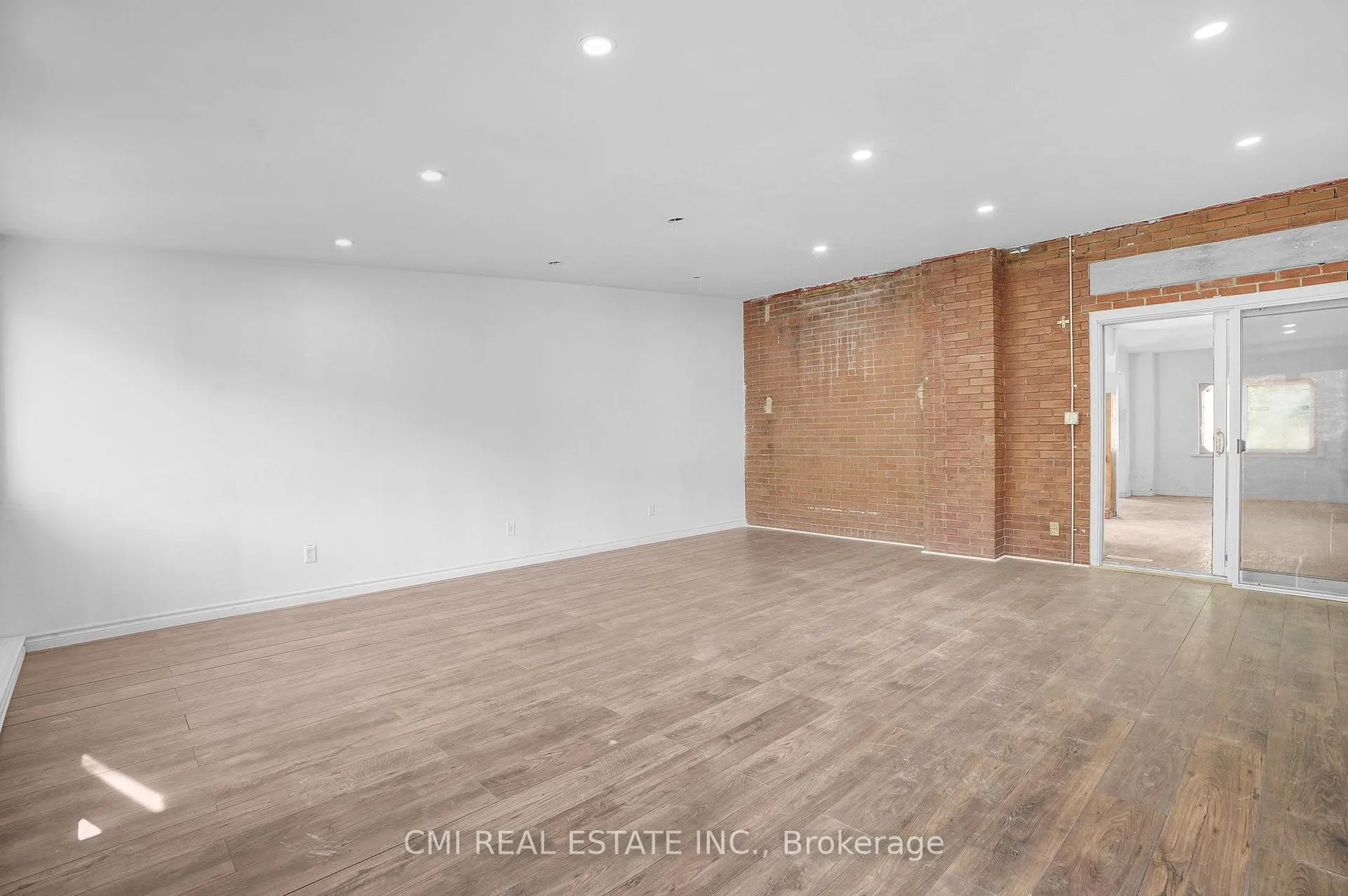 Photo 4 of 135 Madison Avenue S, Kitchener — HOMEH