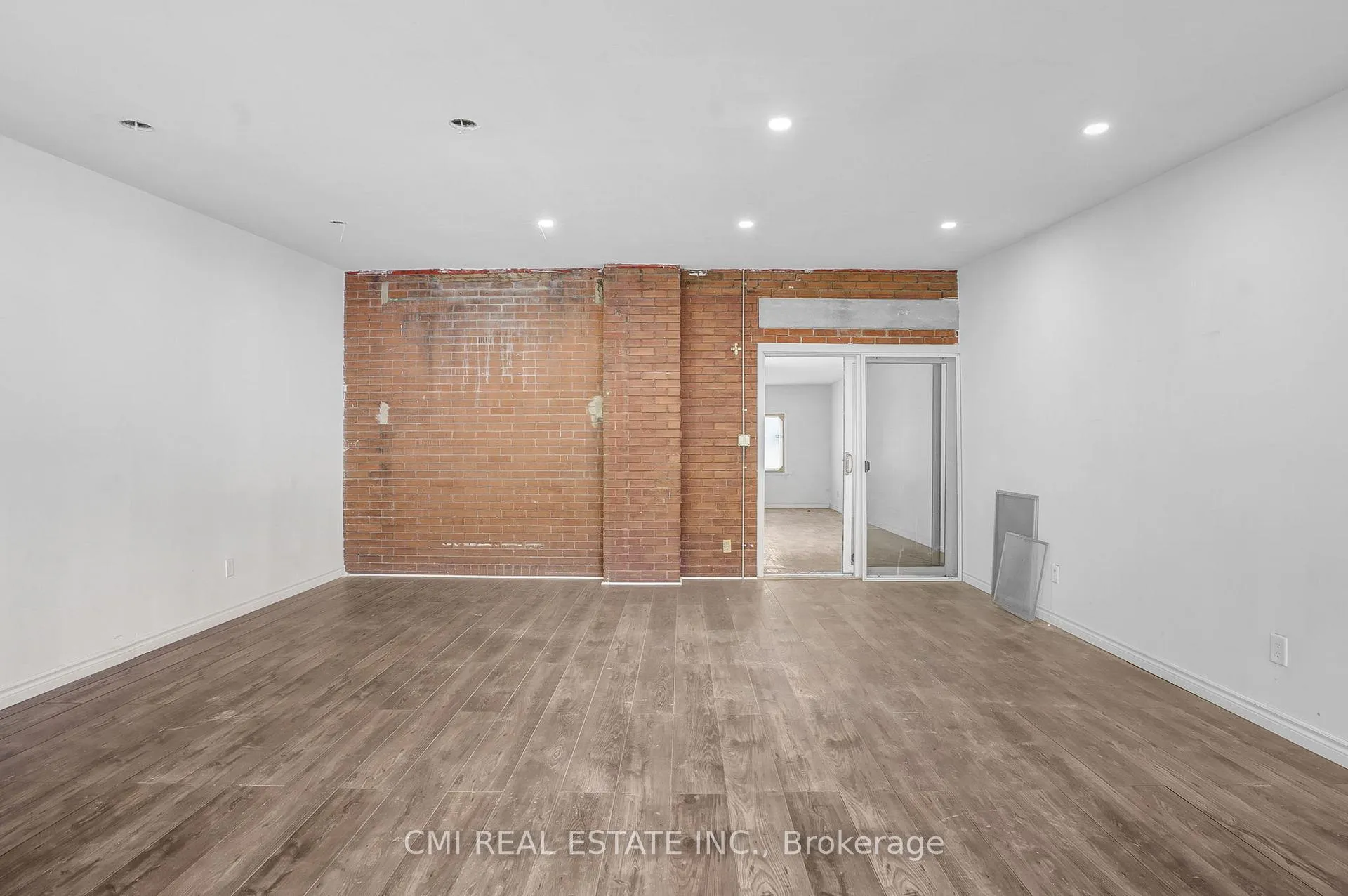 Photo 5 of 135 Madison Avenue S, Kitchener — HOMEH