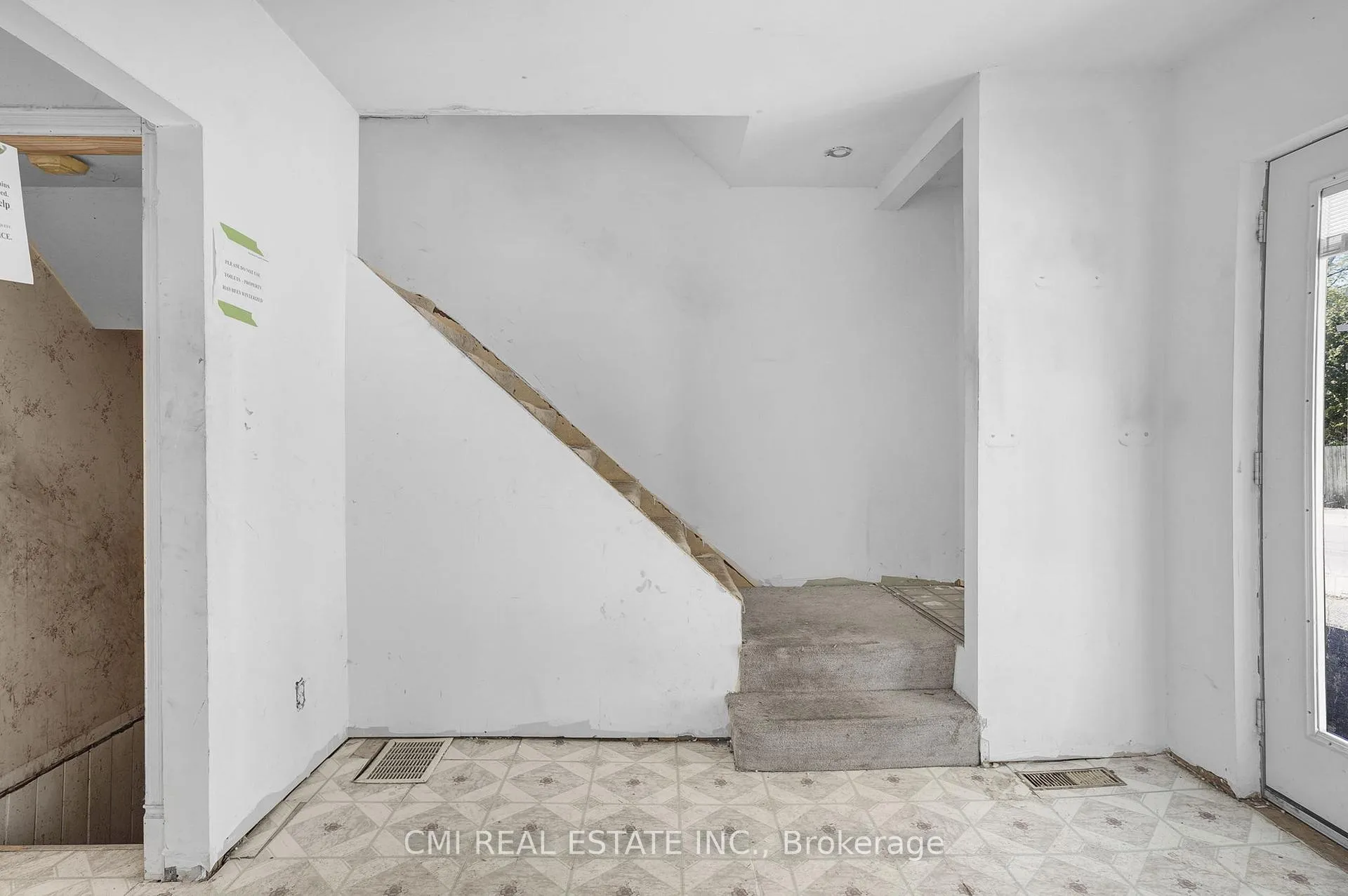 Photo 8 of 135 Madison Avenue S, Kitchener — HOMEH
