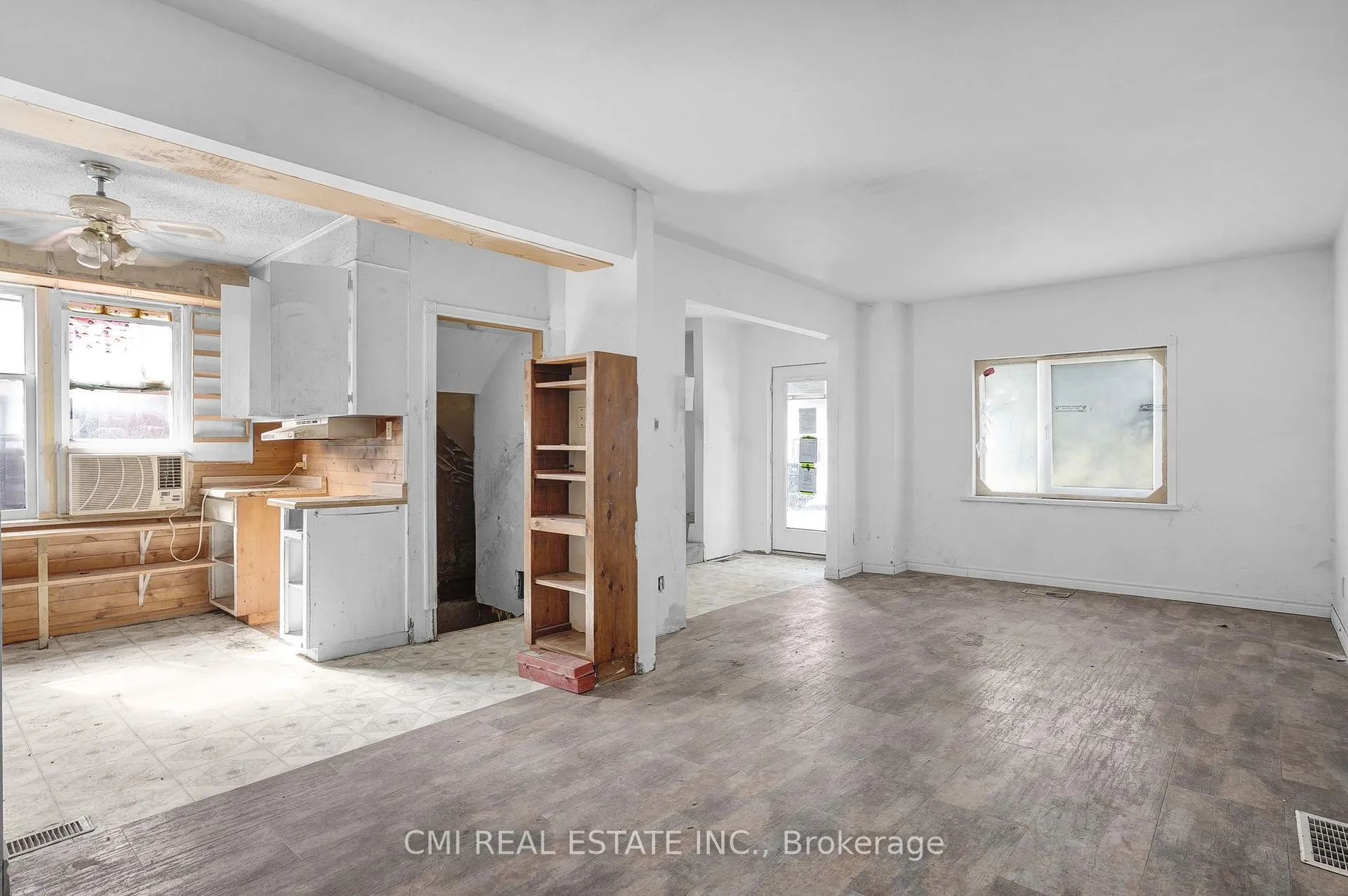 Photo 10 of 135 Madison Avenue S, Kitchener — HOMEH