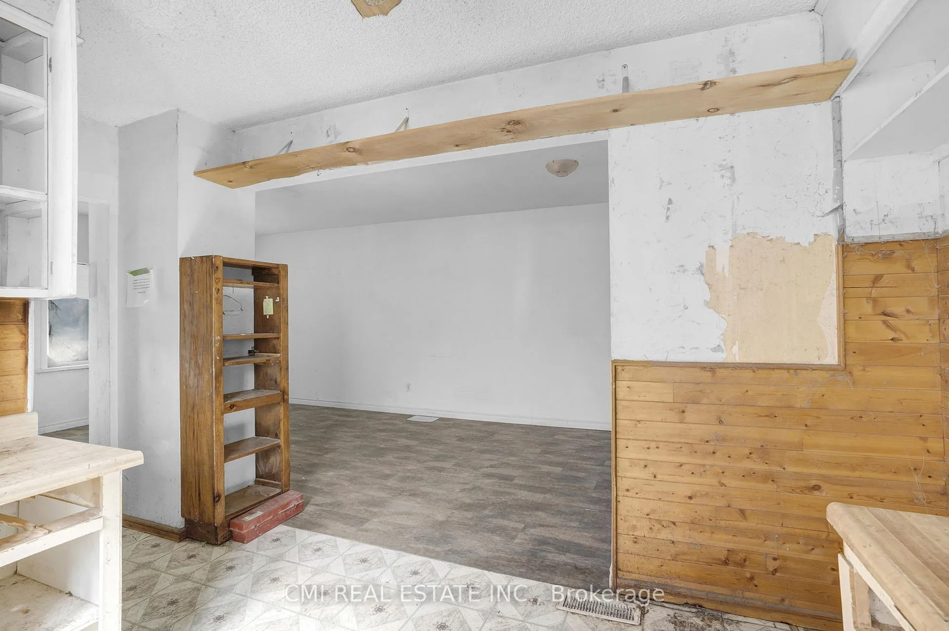 Photo 12 of 135 Madison Avenue S, Kitchener — HOMEH