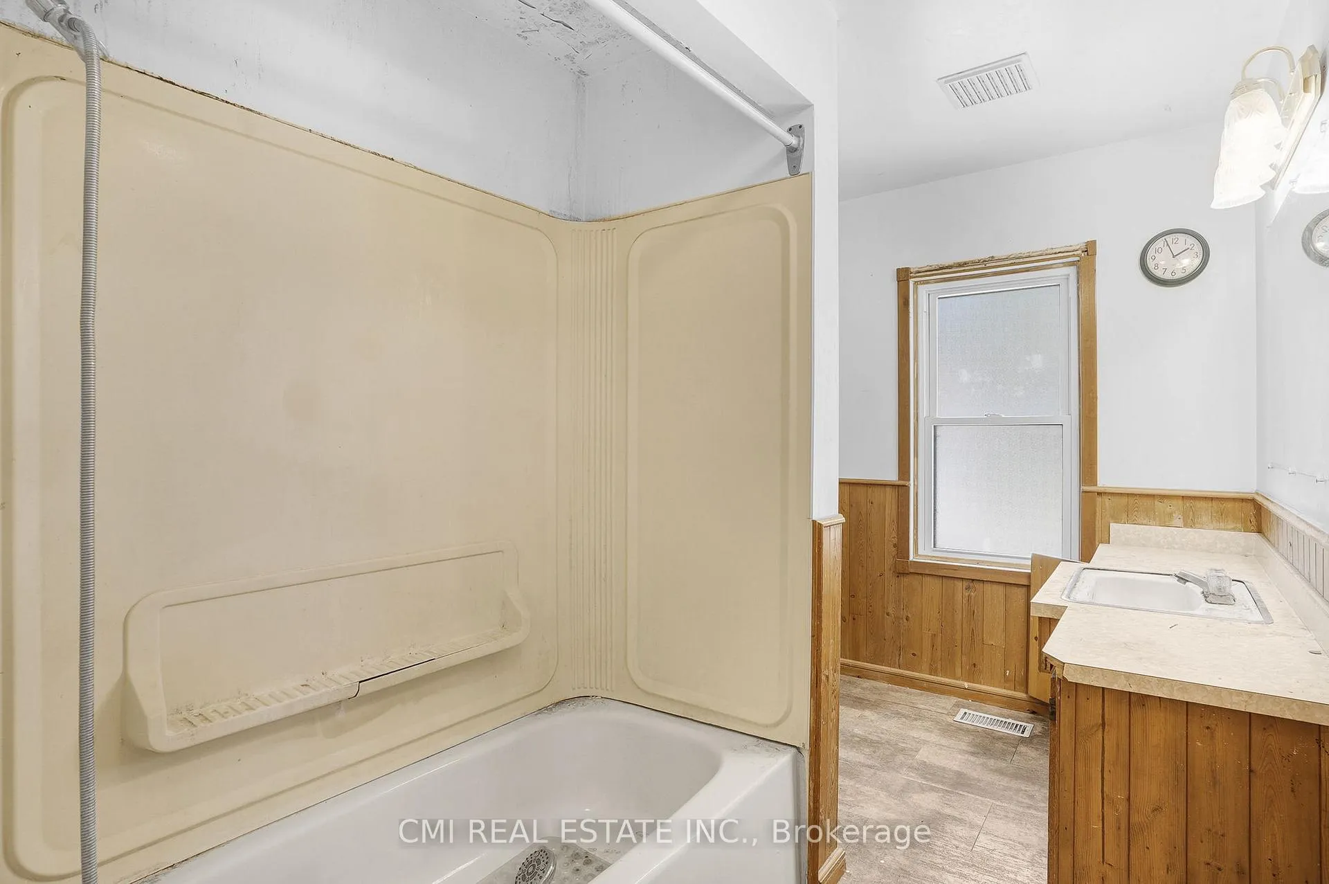 Photo 16 of 135 Madison Avenue S, Kitchener — HOMEH