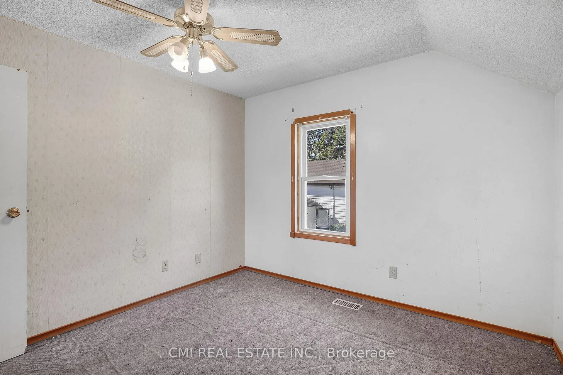 Photo 22 of 135 Madison Avenue S, Kitchener — HOMEH
