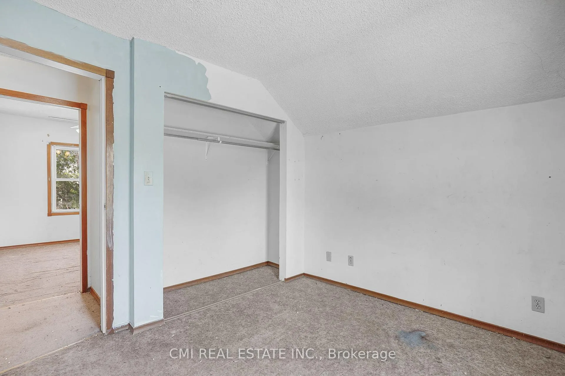 Photo 23 of 135 Madison Avenue S, Kitchener — HOMEH