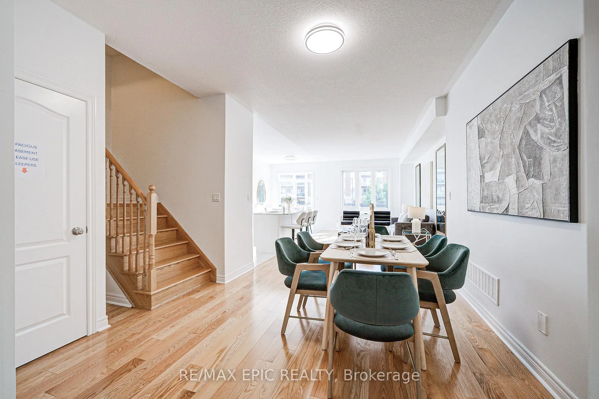 Photo 4 of 382 William Graham Drive, Aurora, Rural Aurora — HOMEH