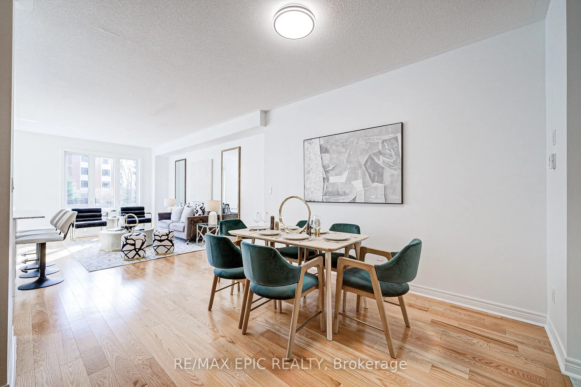 Photo 5 of 382 William Graham Drive, Aurora, Rural Aurora — HOMEH