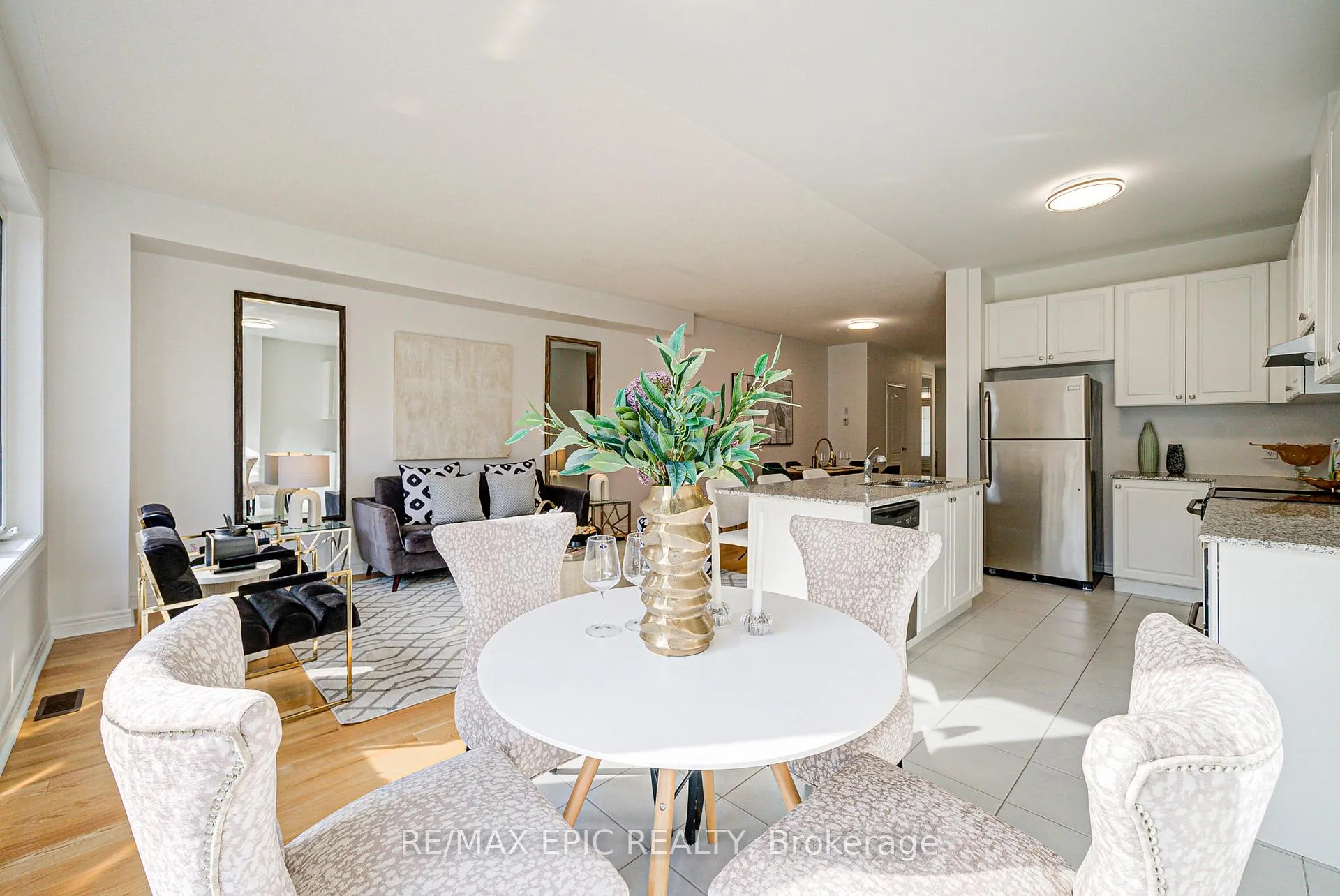 Photo 12 of 382 William Graham Drive, Aurora, Rural Aurora — HOMEH